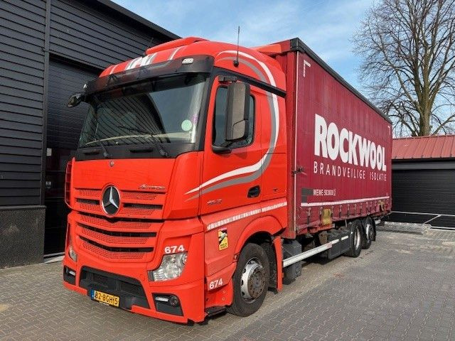 Mercedes-Benz Actros 2642 2x BDF mit Pritsche und Planebühne - شاحنات الحاويات / جسم علوي قابل للتغيير شاحنة: صورة 1 Mercedes-Benz Actros 2642 2x BDF mit Pritsche und Planebühne - شاحنات الحاويات / جسم علوي قابل للتغيير شاحنة: صورة 1