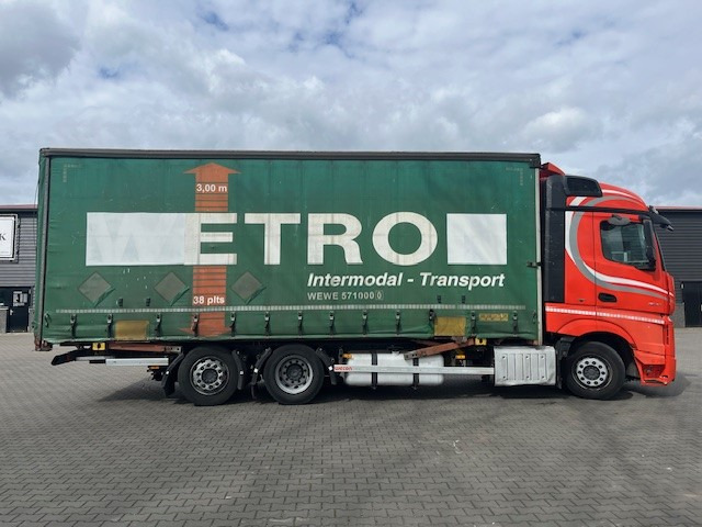 Mercedes Benz Actros 2642 6x2 Mega BDF met zeilbak - شاحنة ستارة: صورة 5 Mercedes Benz Actros 2642 6x2 Mega BDF met zeilbak - شاحنة ستارة: صورة 5