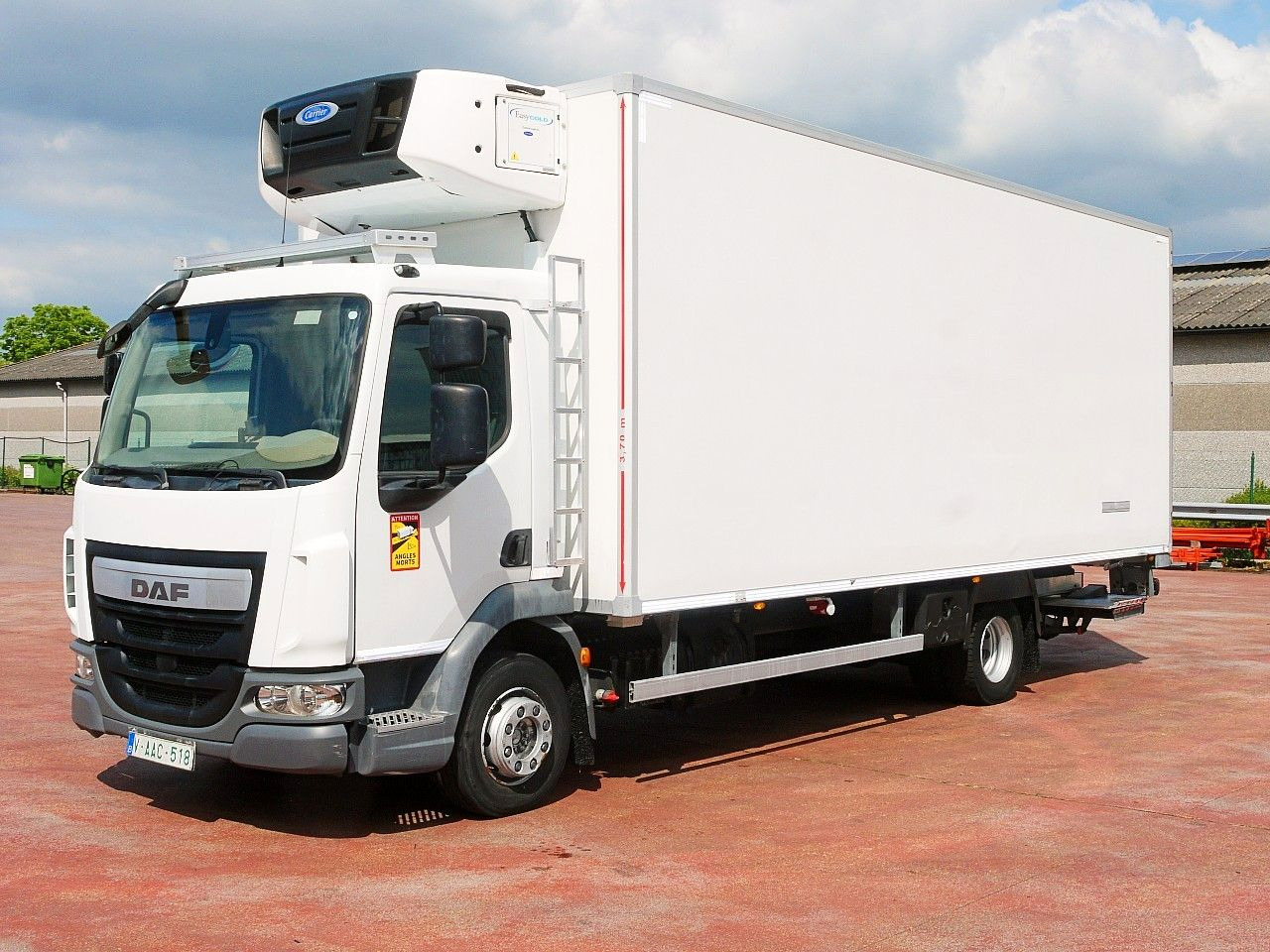 DAF 180.12 LF FA KUHLKOFFER CARRIER SUPRA 850 MULTI - شاحنة الفريزر: صورة 4 DAF 180.12 LF FA KUHLKOFFER CARRIER SUPRA 850 MULTI - شاحنة الفريزر: صورة 4
