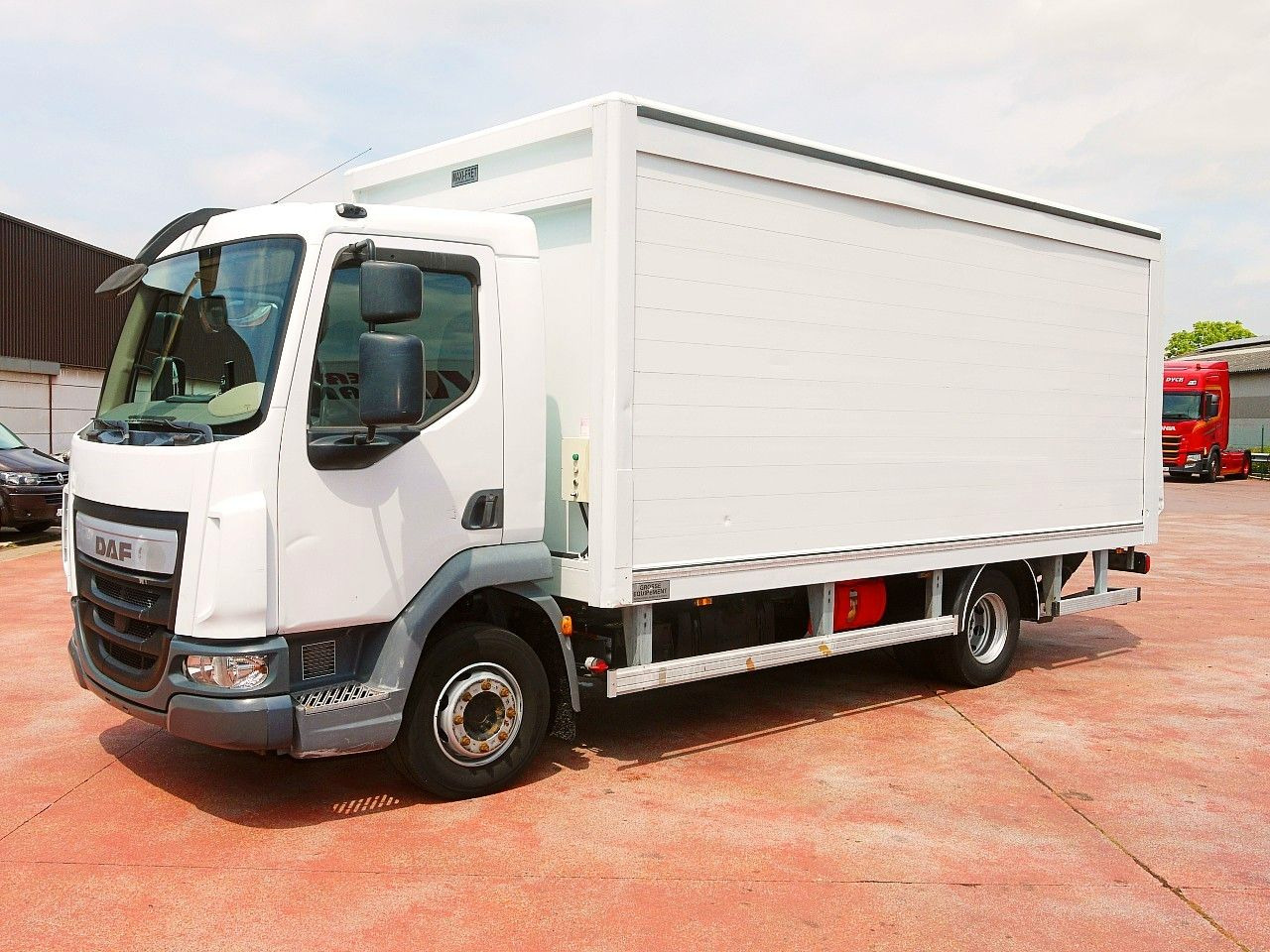 DAF LF 180 12 GETRANKENWAGEN LBW LUFT - شاحنة المشروبات: صورة 4 DAF LF 180 12 GETRANKENWAGEN LBW LUFT - شاحنة المشروبات: صورة 4