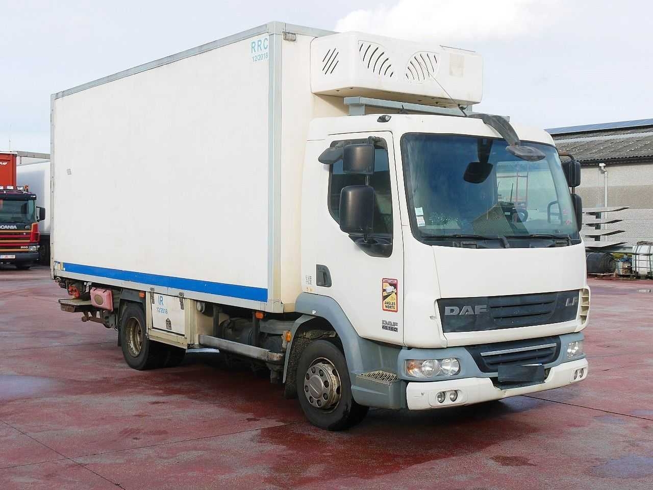 DAF LF 45.160 ISOTHERM KOFFER LADEBORDWAND - شاحنة الفريزر: صورة 2 DAF LF 45.160 ISOTHERM KOFFER LADEBORDWAND - شاحنة الفريزر: صورة 2