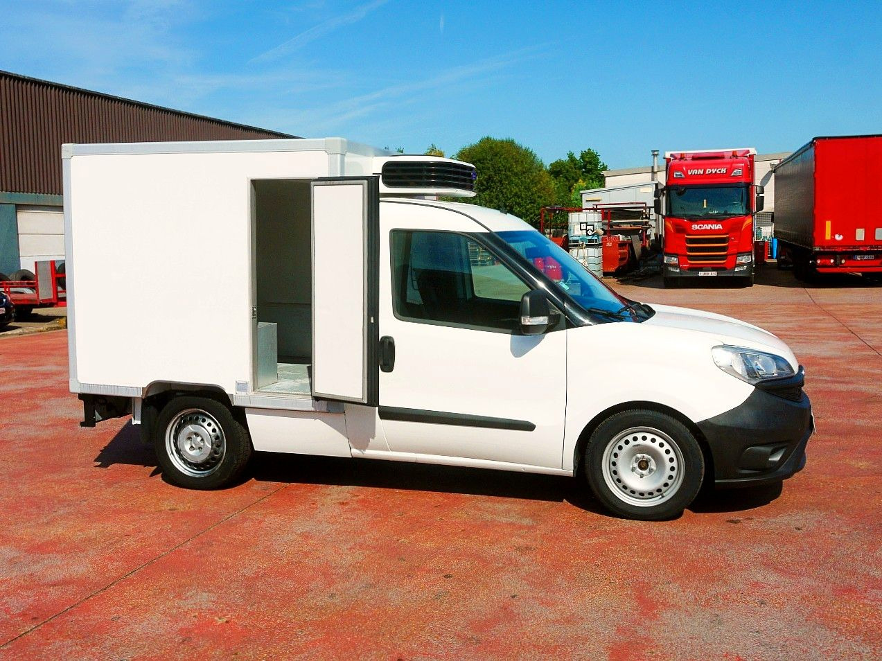 Fiat 1.6 KUHLKOFFER CARRIER XARIOS 200 -20c - شاحنة مُبرّدة للتوصيل: صورة 3 Fiat 1.6 KUHLKOFFER CARRIER XARIOS 200 -20c - شاحنة مُبرّدة للتوصيل: صورة 3
