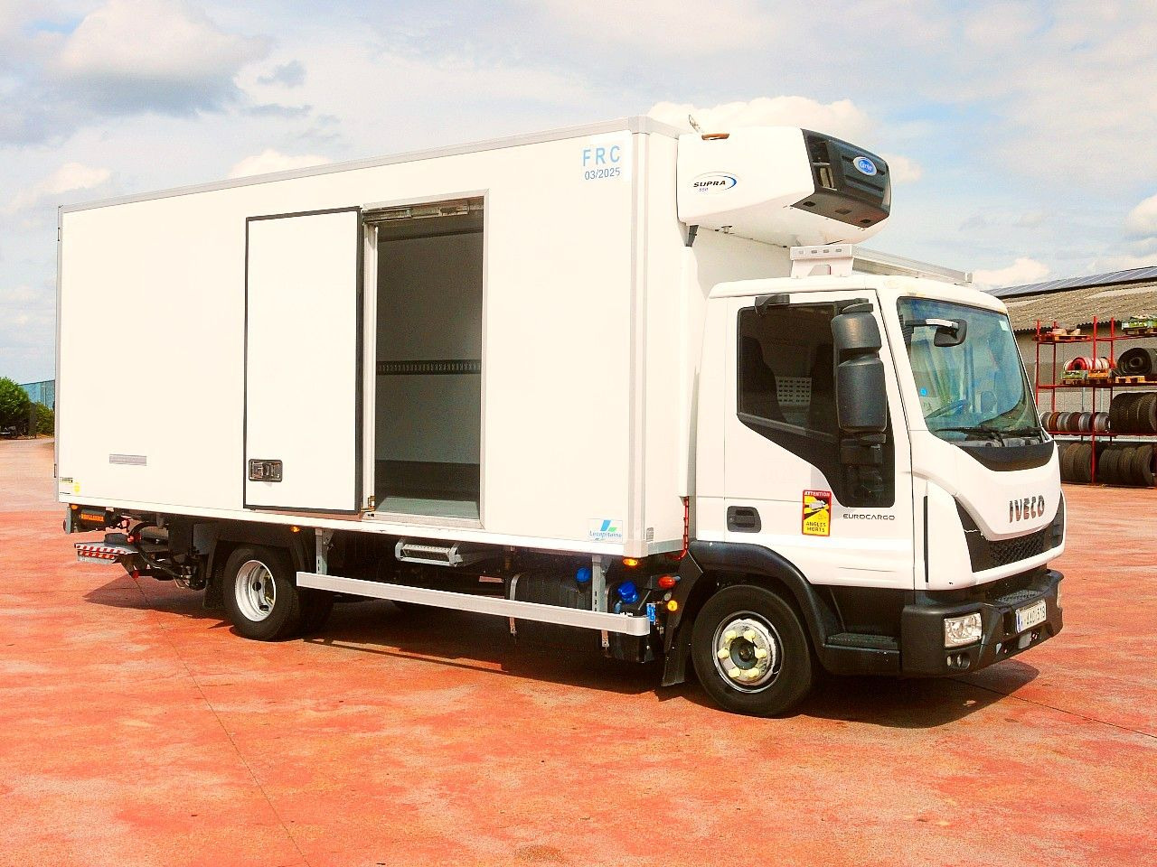 Iveco 100E19 KUHLKOFFER CARRIER SUPRA 550 luft fed A/C - شاحنة الفريزر: صورة 3 Iveco 100E19 KUHLKOFFER CARRIER SUPRA 550 luft fed A/C - شاحنة الفريزر: صورة 3