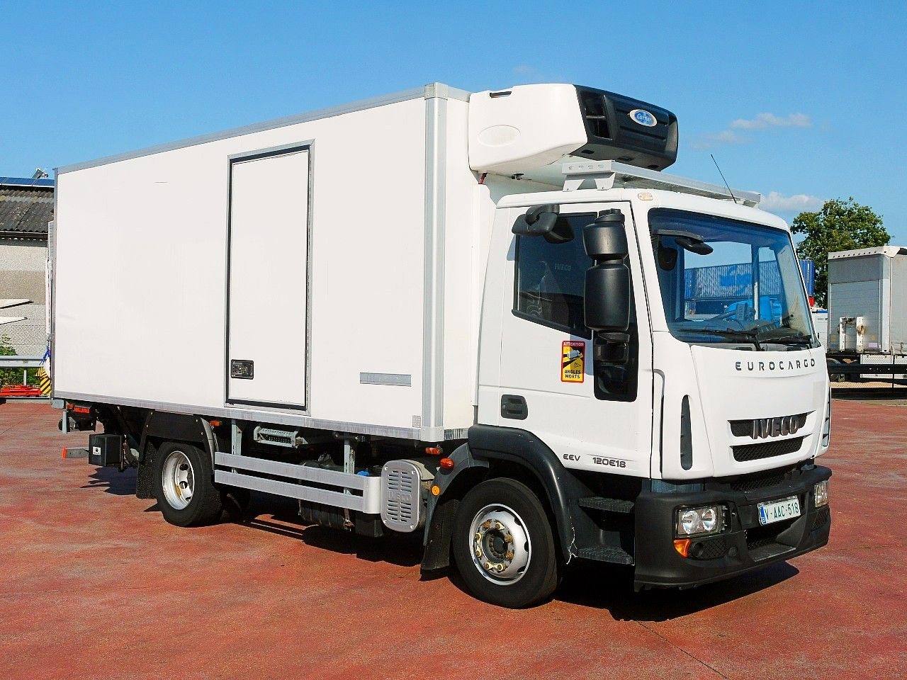 Iveco 120E18 EUROCARGO KUHLKOFFER CARRIER SUPRA 550 - شاحنة الفريزر: صورة 2 Iveco 120E18 EUROCARGO KUHLKOFFER CARRIER SUPRA 550 - شاحنة الفريزر: صورة 2