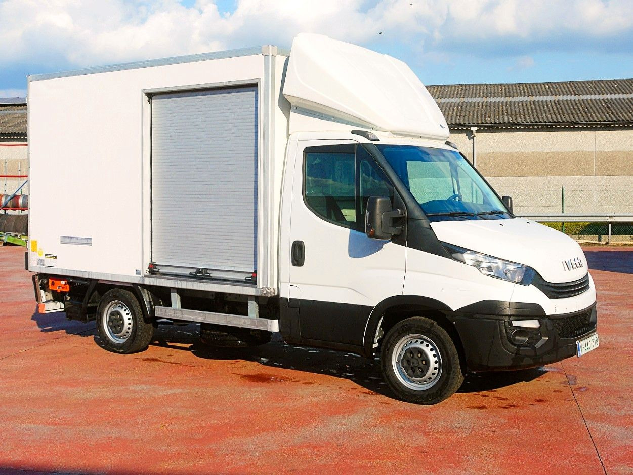 Iveco 35S14 DAILY ISOTHERMKOFFER LADEBORDWAND luft fed - شاحنة مُبرّدة للتوصيل: صورة 2 Iveco 35S14 DAILY ISOTHERMKOFFER LADEBORDWAND luft fed - شاحنة مُبرّدة للتوصيل: صورة 2
