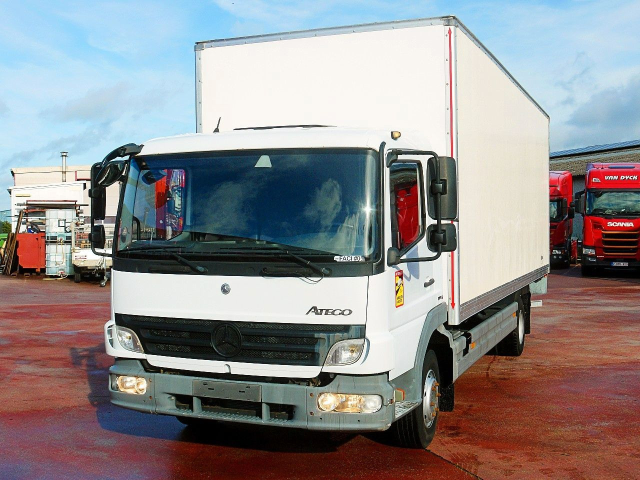 Mercedes-Benz 1018 ATEGO MEUBEL KOFFER A/C LBW LUFT 112tkm - شاحنة مقفلة: صورة 5 Mercedes-Benz 1018 ATEGO MEUBEL KOFFER A/C LBW LUFT 112tkm - شاحنة مقفلة: صورة 5