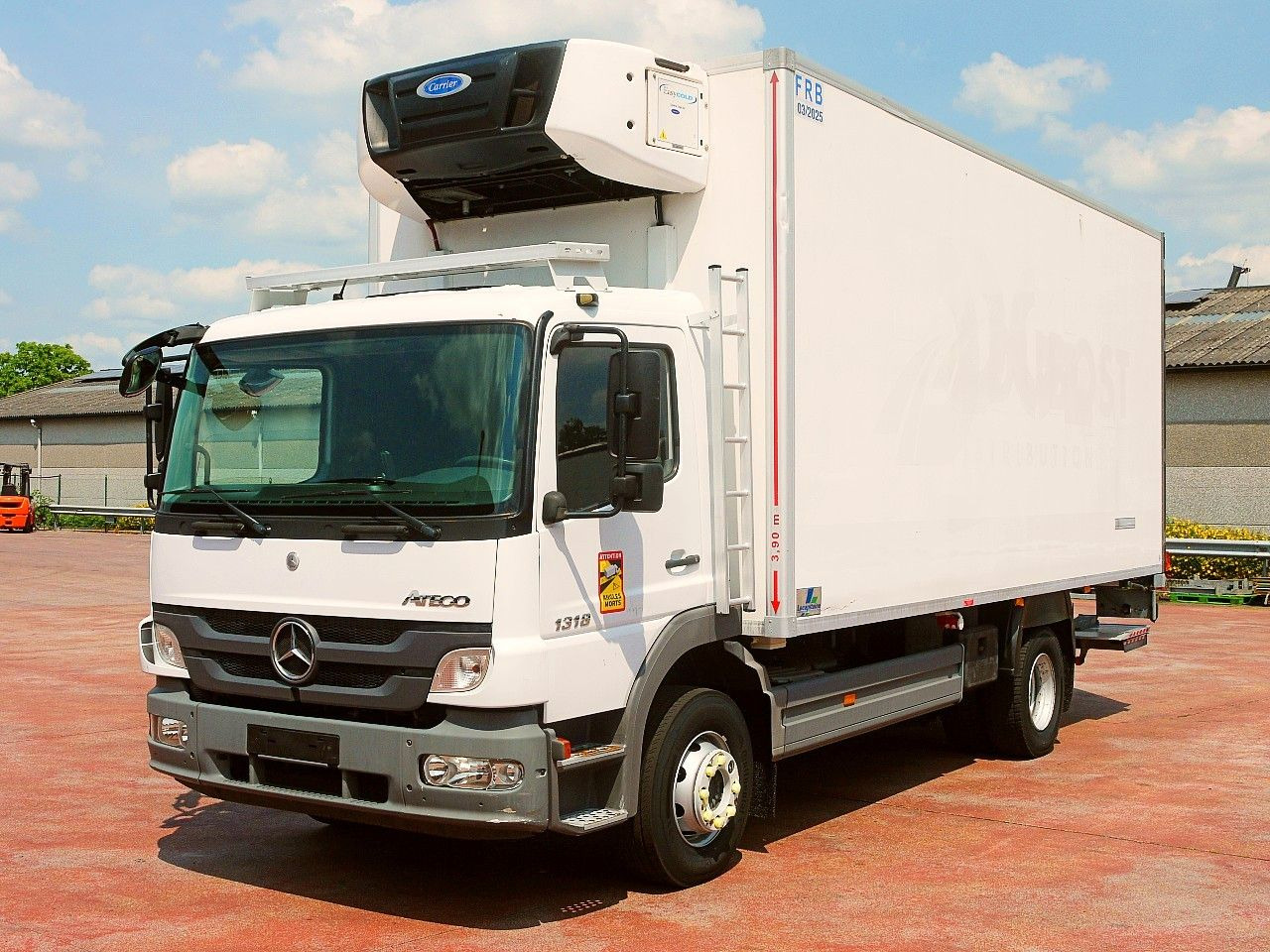 Mercedes-Benz 1318 ATEGO FLEISH KUHLKOFFER CARRIER SUPRA 750 - شاحنة الفريزر: صورة 3 Mercedes-Benz 1318 ATEGO FLEISH KUHLKOFFER CARRIER SUPRA 750 - شاحنة الفريزر: صورة 3