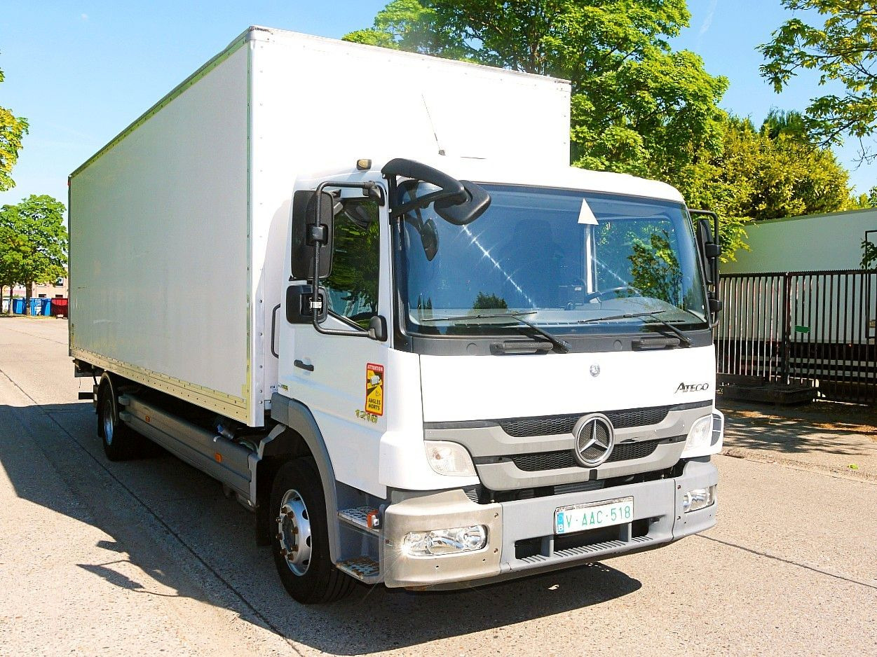Mercedes-Benz 1318 ATEGO MEUBEL KOFFER LBW MANUAL LUFTFEDERNG - شاحنة مقفلة: صورة 4 Mercedes-Benz 1318 ATEGO MEUBEL KOFFER LBW MANUAL LUFTFEDERNG - شاحنة مقفلة: صورة 4
