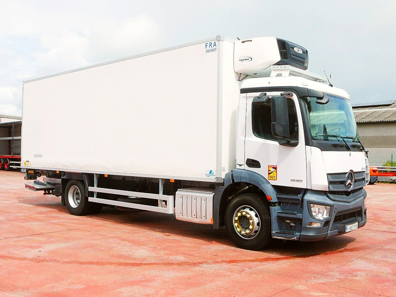 Mercedes-Benz 1830 ANTOS KUHLKOFFER CARRIER SUPRA 850 - شاحنة الفريزر: صورة 2 Mercedes-Benz 1830 ANTOS KUHLKOFFER CARRIER SUPRA 850 - شاحنة الفريزر: صورة 2