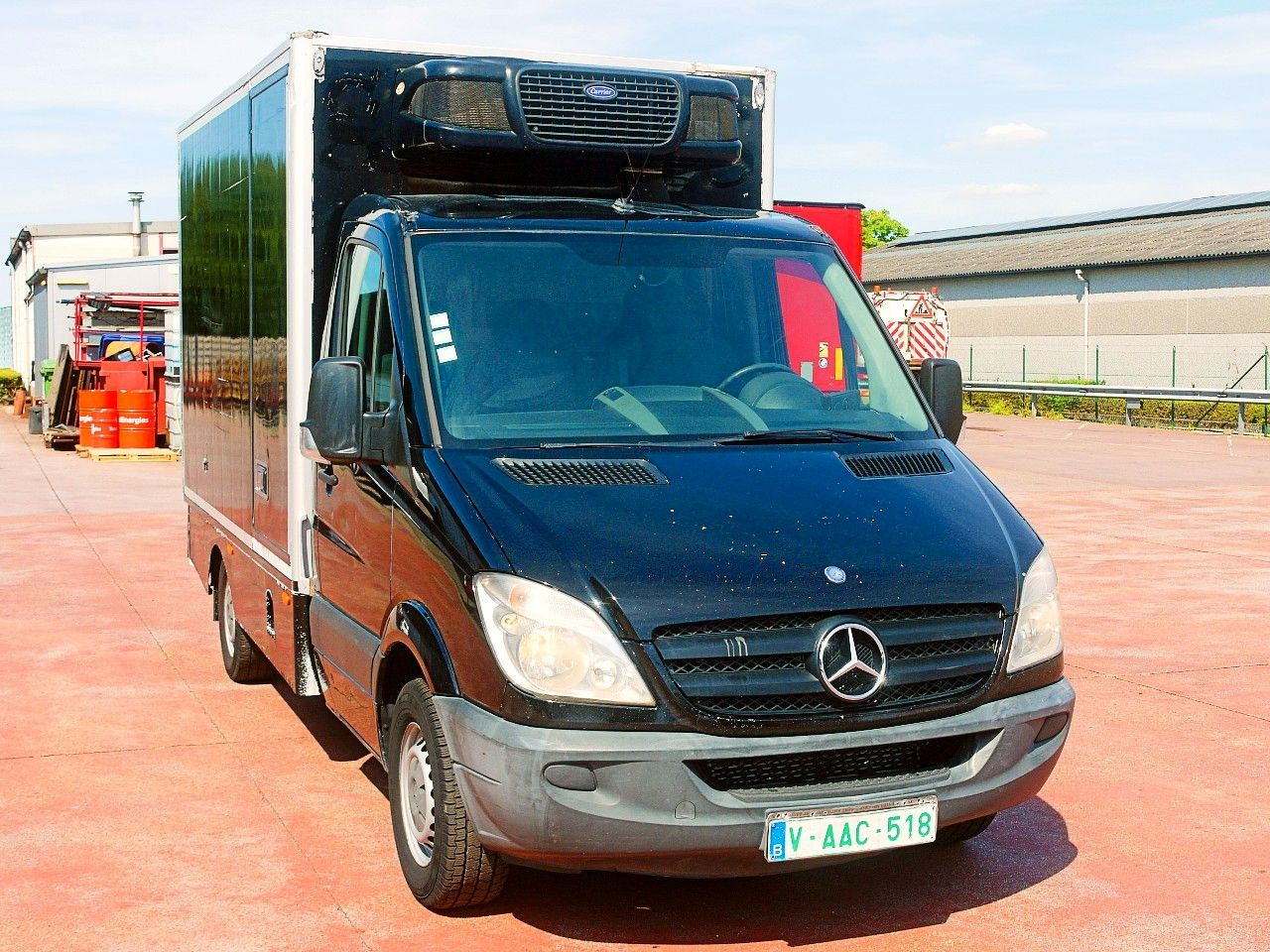 Mercedes-Benz 319 SPRINTER V6 KUHLKOFFER CARRIER PULSOR 600 MT - شاحنة مُبرّدة للتوصيل: صورة 1 Mercedes-Benz 319 SPRINTER V6 KUHLKOFFER CARRIER PULSOR 600 MT - شاحنة مُبرّدة للتوصيل: صورة 1