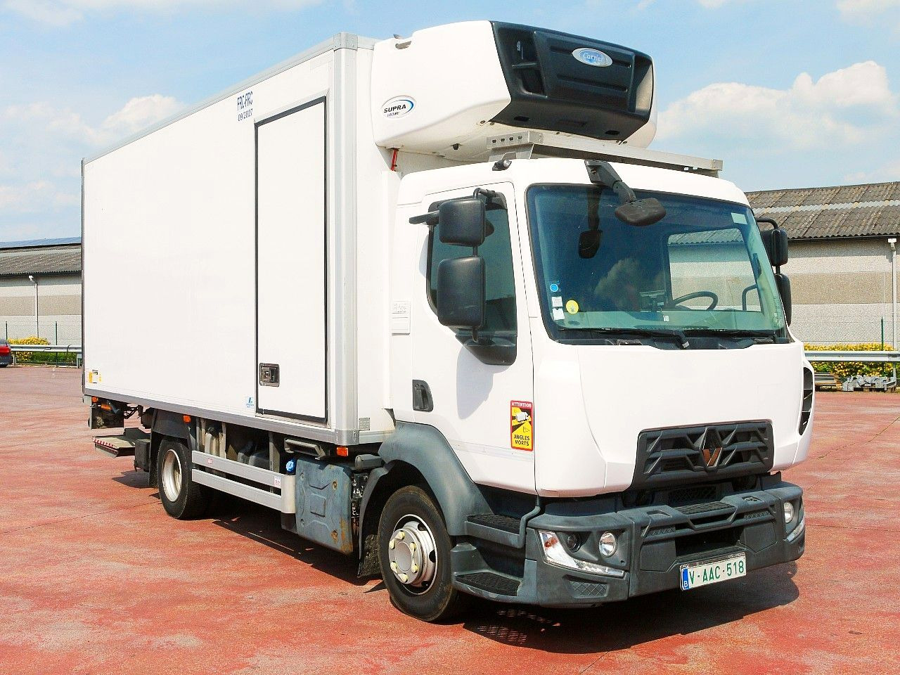 Renault D 10 210 KUHLKOFFER CARRIER SUPRA 1150 MT TOP - شاحنة الفريزر: صورة 2 Renault D 10 210 KUHLKOFFER CARRIER SUPRA 1150 MT TOP - شاحنة الفريزر: صورة 2