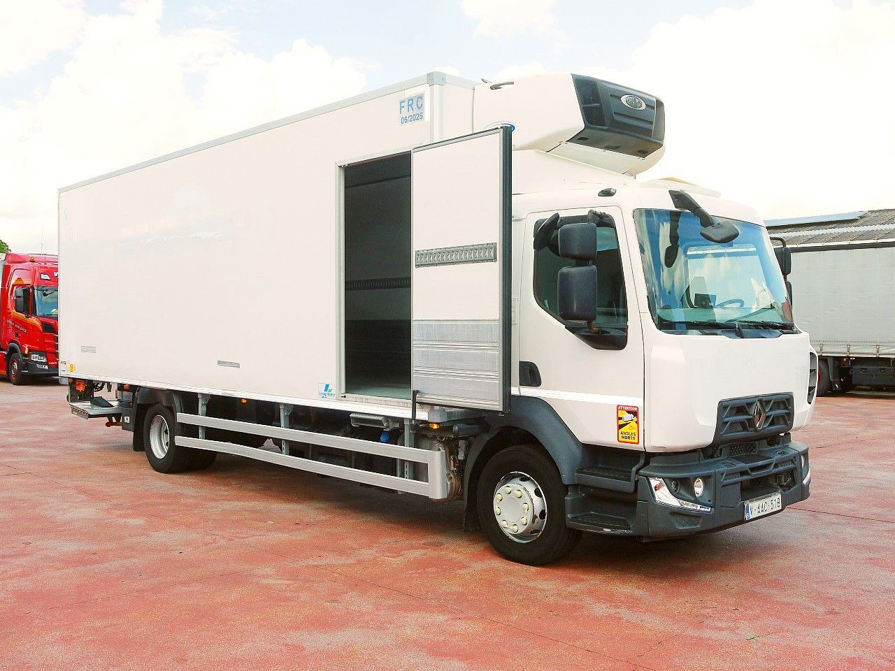 Renault D 16 250 KUHLKOFER CARRIER SUPRA 850 / KLIMA A/C - شاحنة الفريزر: صورة 3 Renault D 16 250 KUHLKOFER CARRIER SUPRA 850 / KLIMA A/C - شاحنة الفريزر: صورة 3