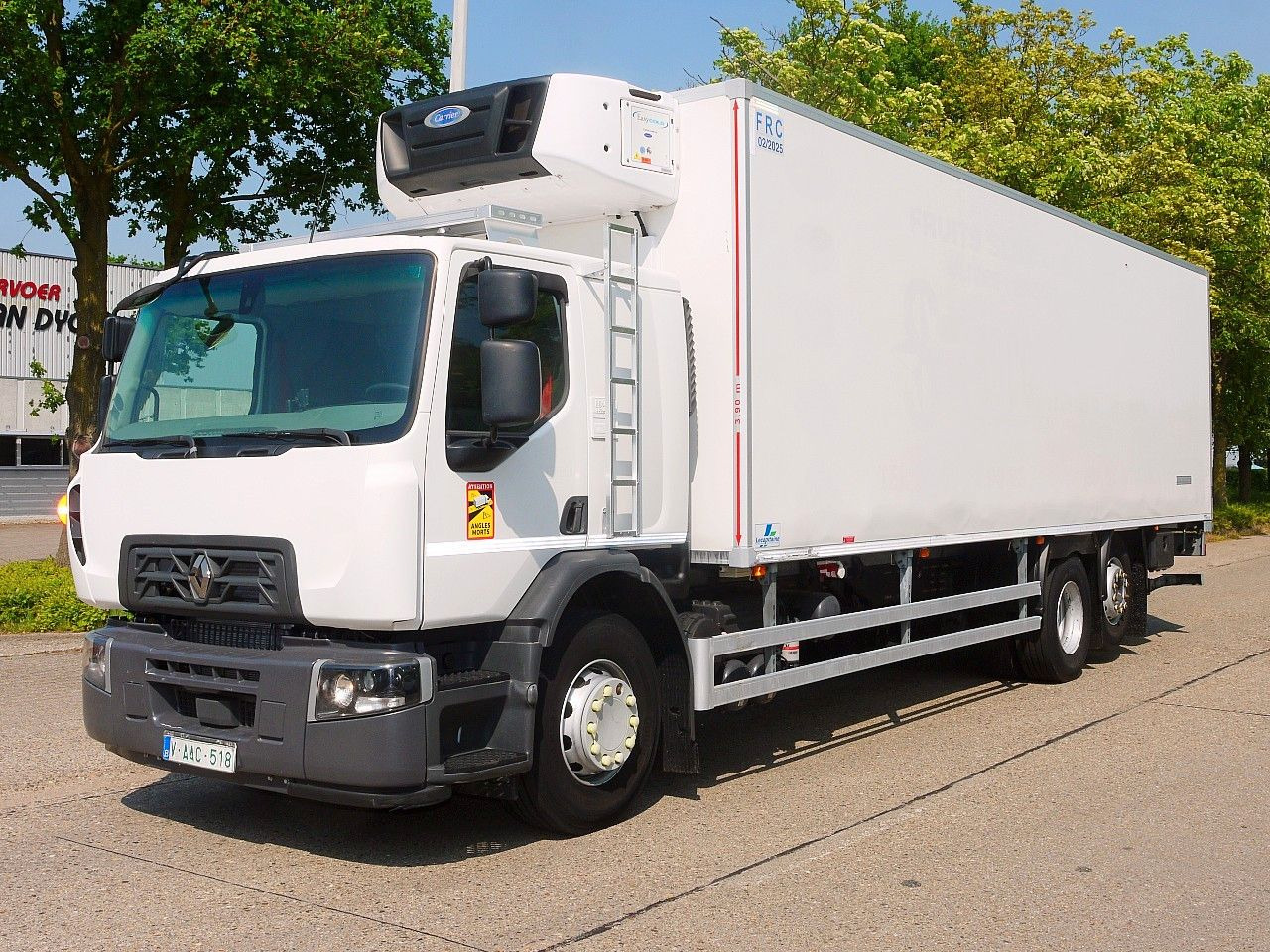 Renault D 26.320 6x2 KUHLKOFFER CARRIER SUPRA 850 XL CAB - شاحنة الفريزر: صورة 2 Renault D 26.320 6x2 KUHLKOFFER CARRIER SUPRA 850 XL CAB - شاحنة الفريزر: صورة 2