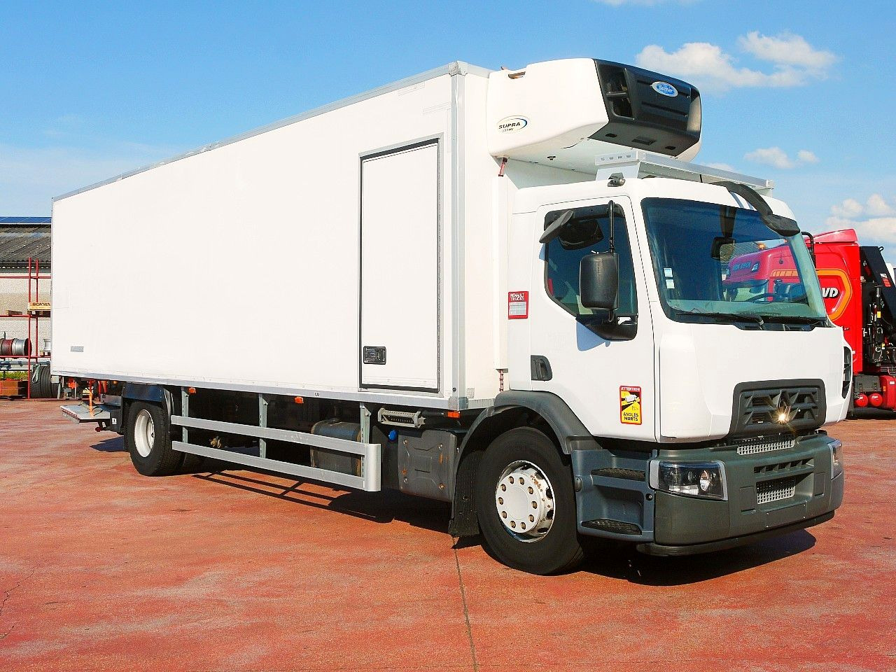 Renault D19.280 KUHLKOFFER CARRIER SUPRA 1150 MT - شاحنة الفريزر: صورة 2 Renault D19.280 KUHLKOFFER CARRIER SUPRA 1150 MT - شاحنة الفريزر: صورة 2