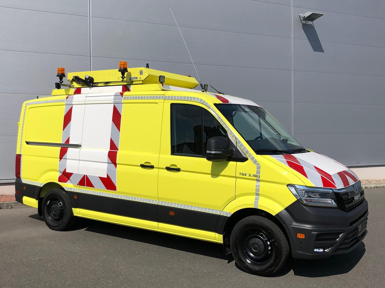 MAN TGE 3.180 L3H2 BF 4 BEGLEITFAHRZEUG ACC LED NAVI - سيارة: صورة 2 MAN TGE 3.180 L3H2 BF 4 BEGLEITFAHRZEUG ACC LED NAVI - سيارة: صورة 2