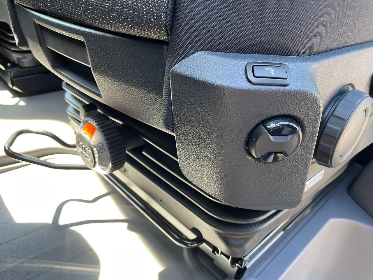 فان MAN TGE 3.180 L3H3 Kasten 4x4 AHK ACC LED NAV SITZHZ: صورة 25