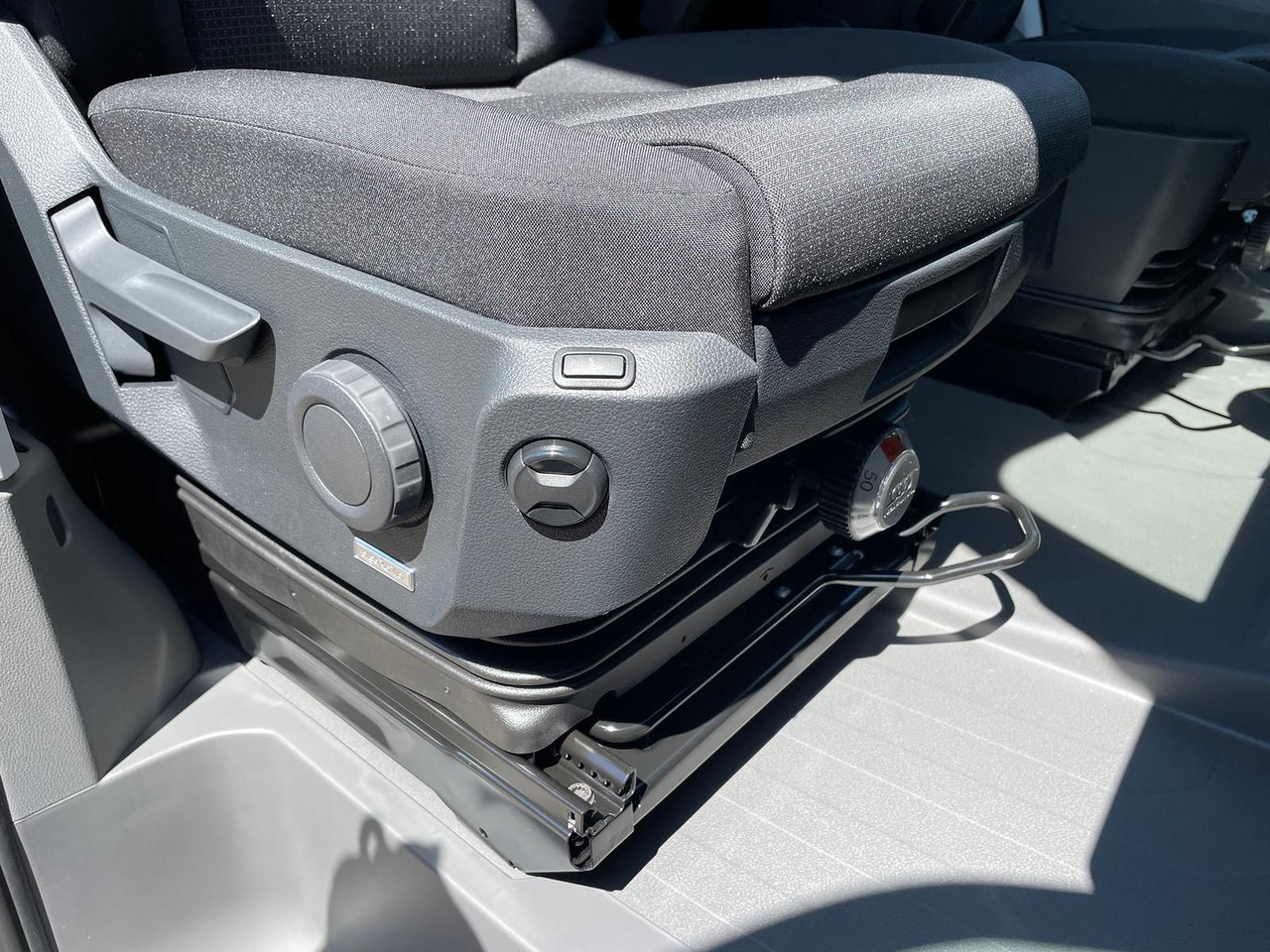 فان MAN TGE 3.180 L3H3 Kasten 4x4 AHK ACC LED NAV SITZHZ: صورة 27