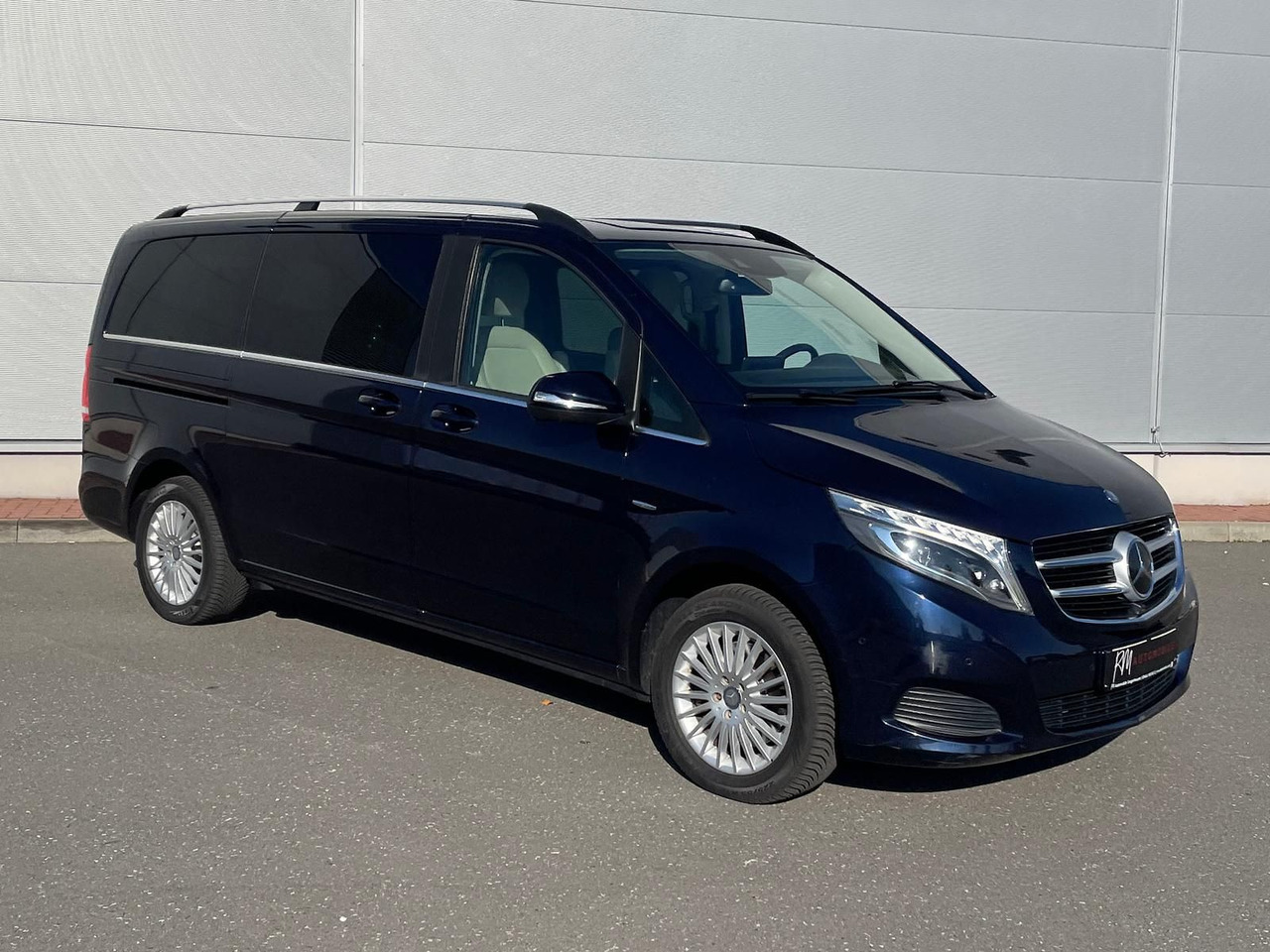 Mercedes-Benz V 250 d Avantgarde 360°KAMERA LED ALLRAD - ميكروباص: صورة 2 Mercedes-Benz V 250 d Avantgarde 360°KAMERA LED ALLRAD - ميكروباص: صورة 2