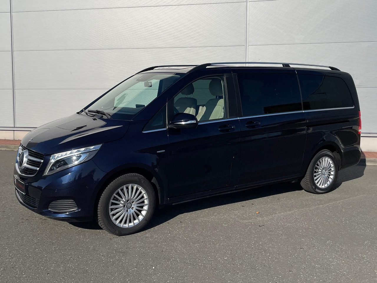 Mercedes-Benz V 250 d Avantgarde 360°KAMERA LED ALLRAD - ميكروباص: صورة 1 Mercedes-Benz V 250 d Avantgarde 360°KAMERA LED ALLRAD - ميكروباص: صورة 1
