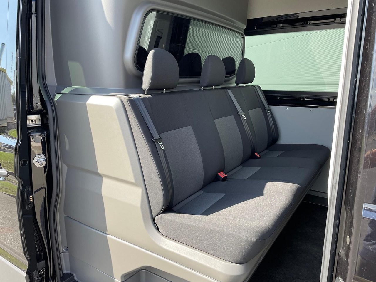 Volkswagen Crafter 35 Kasten PLUS L4H3 6SITZE MIXTO NAV AHK - ميكروباص: صورة 2 Volkswagen Crafter 35 Kasten PLUS L4H3 6SITZE MIXTO NAV AHK - ميكروباص: صورة 2