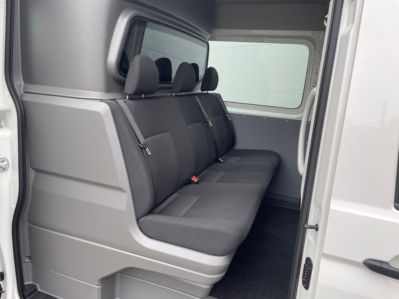 Volkswagen Crafter MIXTO 35 L3H3 Autom NAV SITZH ACC 5SITZE - ميكروباص: صورة 3 Volkswagen Crafter MIXTO 35 L3H3 Autom NAV SITZH ACC 5SITZE - ميكروباص: صورة 3