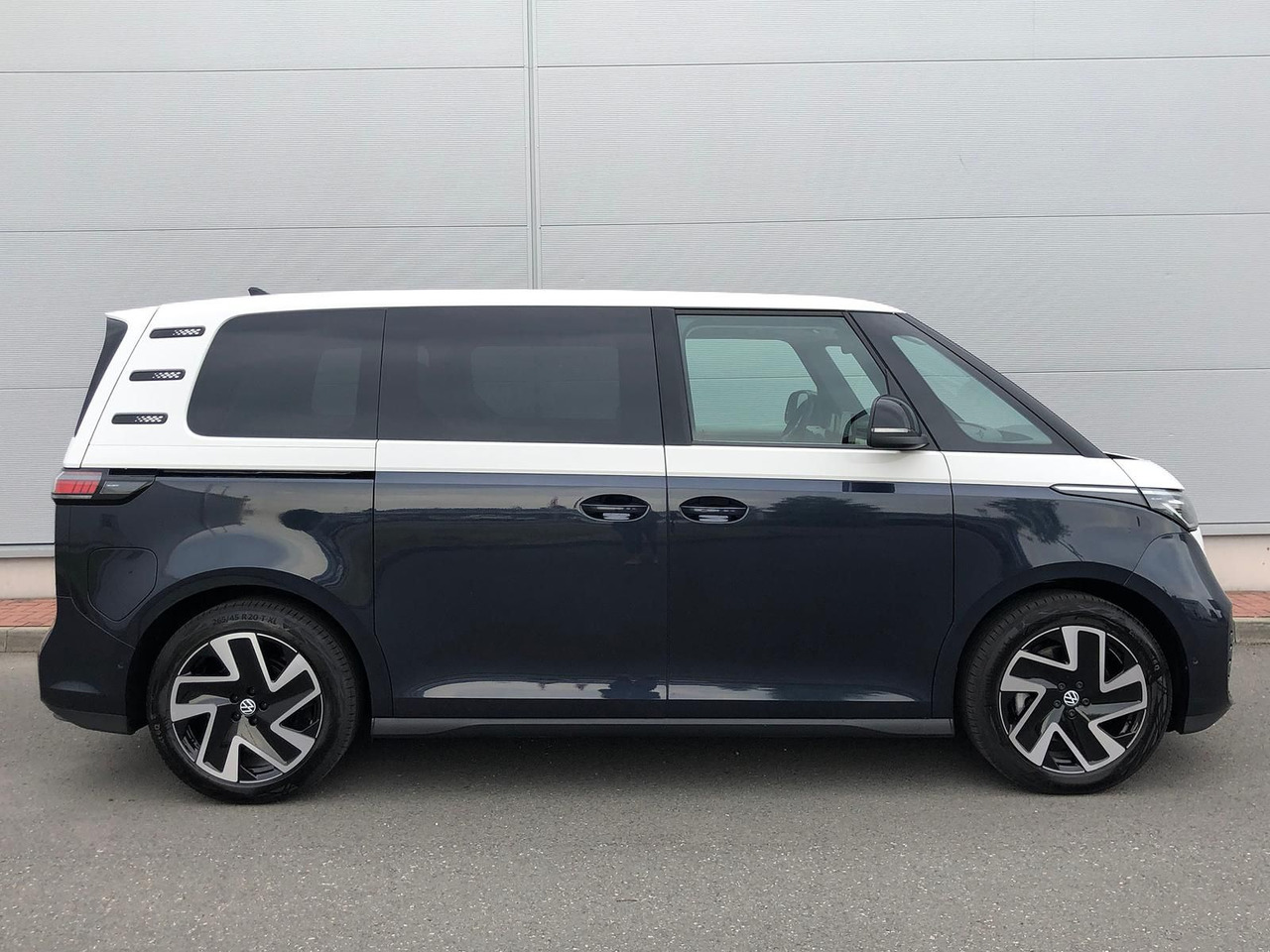 Volkswagen ID. Buzz 150 kW Pro AHK ACC MATRIX LED KEYLESS - ميكروباص, فان كهربائية: صورة 5 Volkswagen ID. Buzz 150 kW Pro AHK ACC MATRIX LED KEYLESS - ميكروباص, فان كهربائية: صورة 5