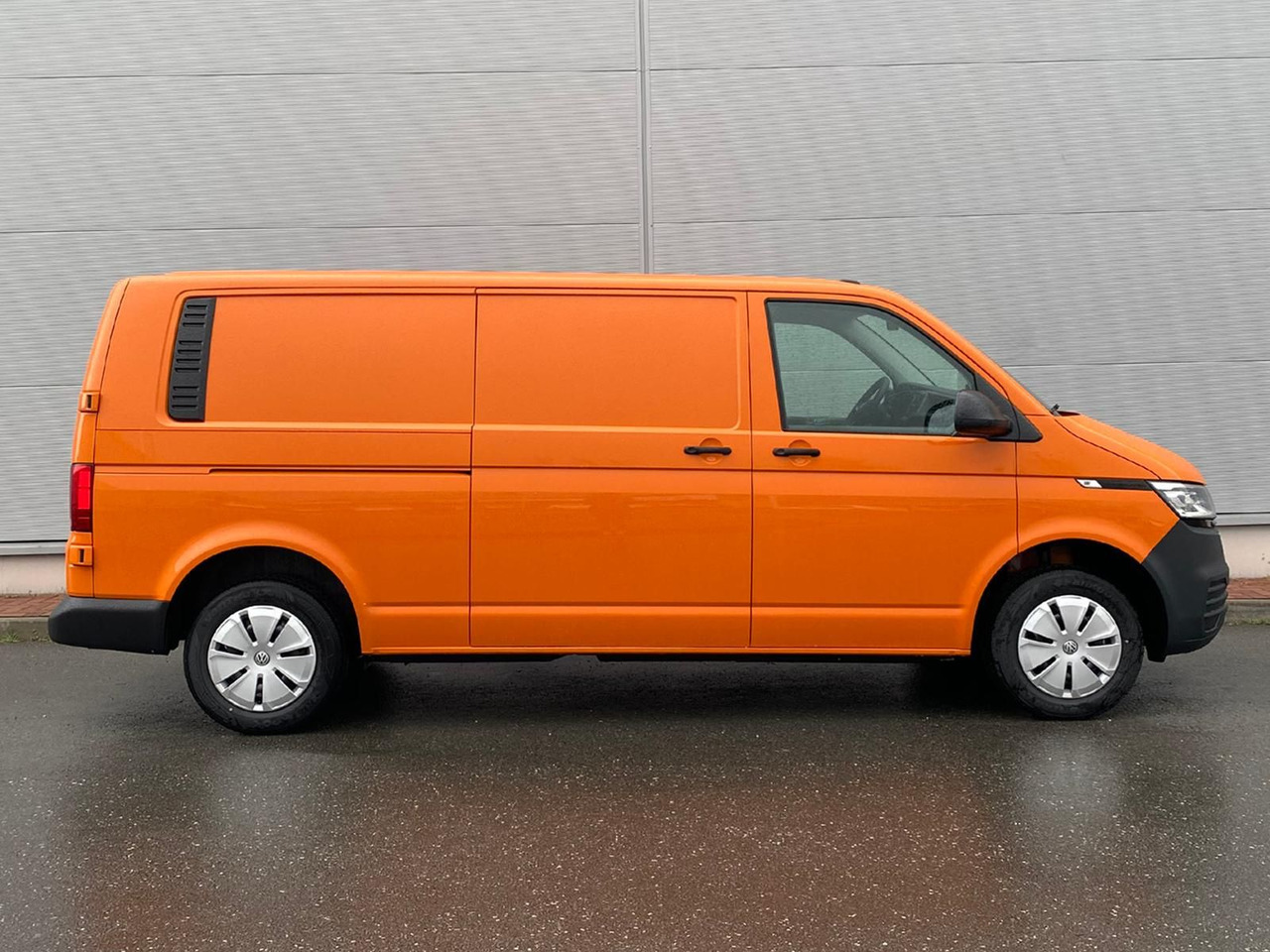 Volkswagen T6.1 Transporter Kasten lang LED PDC KLIMA SITZH - سيارة: صورة 5 Volkswagen T6.1 Transporter Kasten lang LED PDC KLIMA SITZH - سيارة: صورة 5