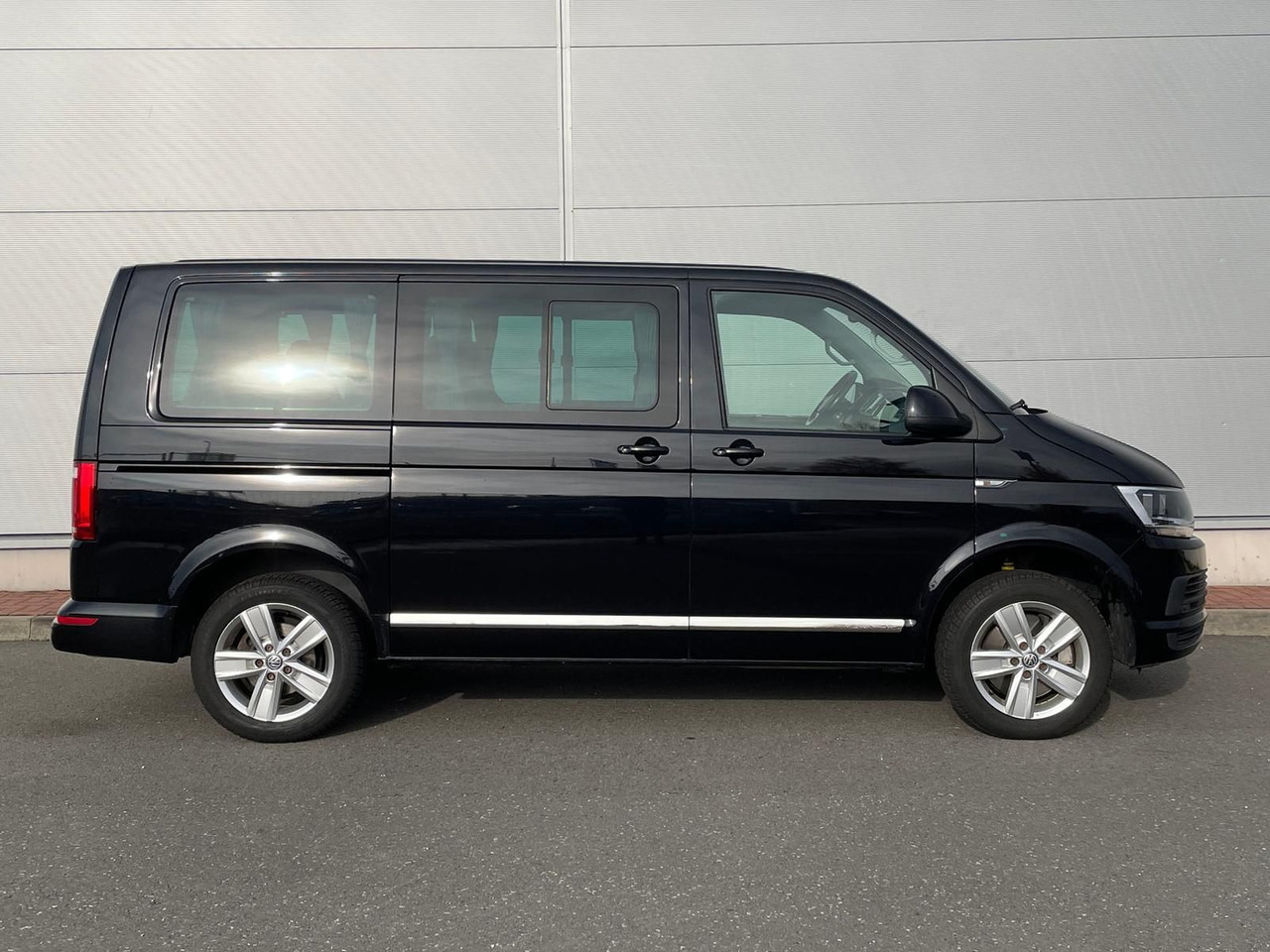 Volkswagen T6 Multivan Comfortline 4M AHK STANDHZ SITZH DAB - حافلة صغيرة, ميكروباص: صورة 5 Volkswagen T6 Multivan Comfortline 4M AHK STANDHZ SITZH DAB - حافلة صغيرة, ميكروباص: صورة 5