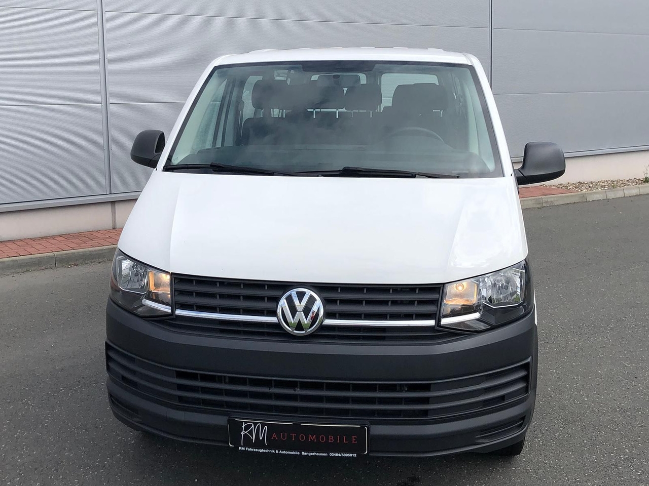 Volkswagen T6 Transporter 2.0 TDI Kombi lang 9-SITZE TEMP - حافلة صغيرة, ميكروباص: صورة 4 Volkswagen T6 Transporter 2.0 TDI Kombi lang 9-SITZE TEMP - حافلة صغيرة, ميكروباص: صورة 4