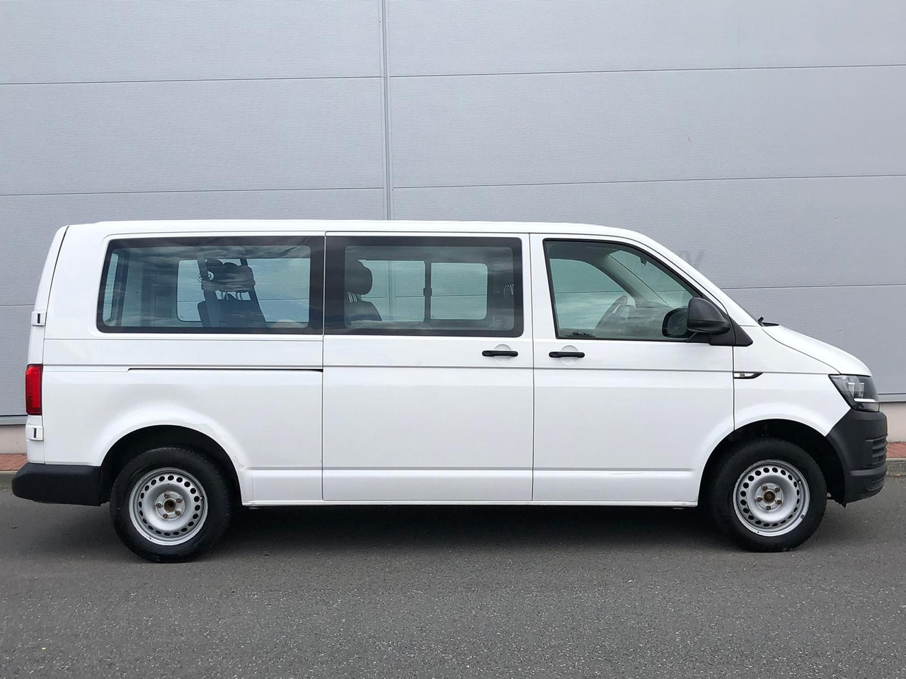 Volkswagen T6 Transporter 2.0 TDI Kombi lang 9-SITZE TEMP - حافلة صغيرة, ميكروباص: صورة 5 Volkswagen T6 Transporter 2.0 TDI Kombi lang 9-SITZE TEMP - حافلة صغيرة, ميكروباص: صورة 5