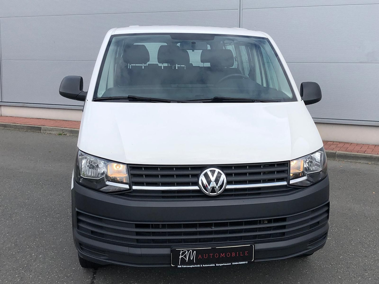 Volkswagen T6 Transporter 2.0 TDI Kombi lang 9-SITZE TEMP - حافلة صغيرة, ميكروباص: صورة 3 Volkswagen T6 Transporter 2.0 TDI Kombi lang 9-SITZE TEMP - حافلة صغيرة, ميكروباص: صورة 3