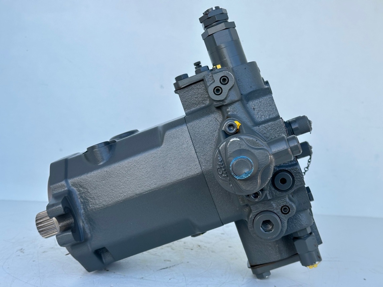 LIEBHERR - LINDE Original Hydromotor Typ:HMF75-02 2560 G 03 mit ID-Nr.10007106. A914 B-LI, A914 LI, A924 B-LI, A924 LI, MG15, MBG12, MG20, MFG10, BG12H #HYX293G00103# - محرك هيدروليكي - حفارة دولاب: صورة 5 LIEBHERR - LINDE Original Hydromotor Typ:HMF75-02 2560 G 03 mit ID-Nr.10007106. A914 B-LI, A914 LI, A924 B-LI, A924 LI, MG15, MBG12, MG20, MFG10, BG12H #HYX293G00103# - محرك هيدروليكي - حفارة دولاب: صورة 5