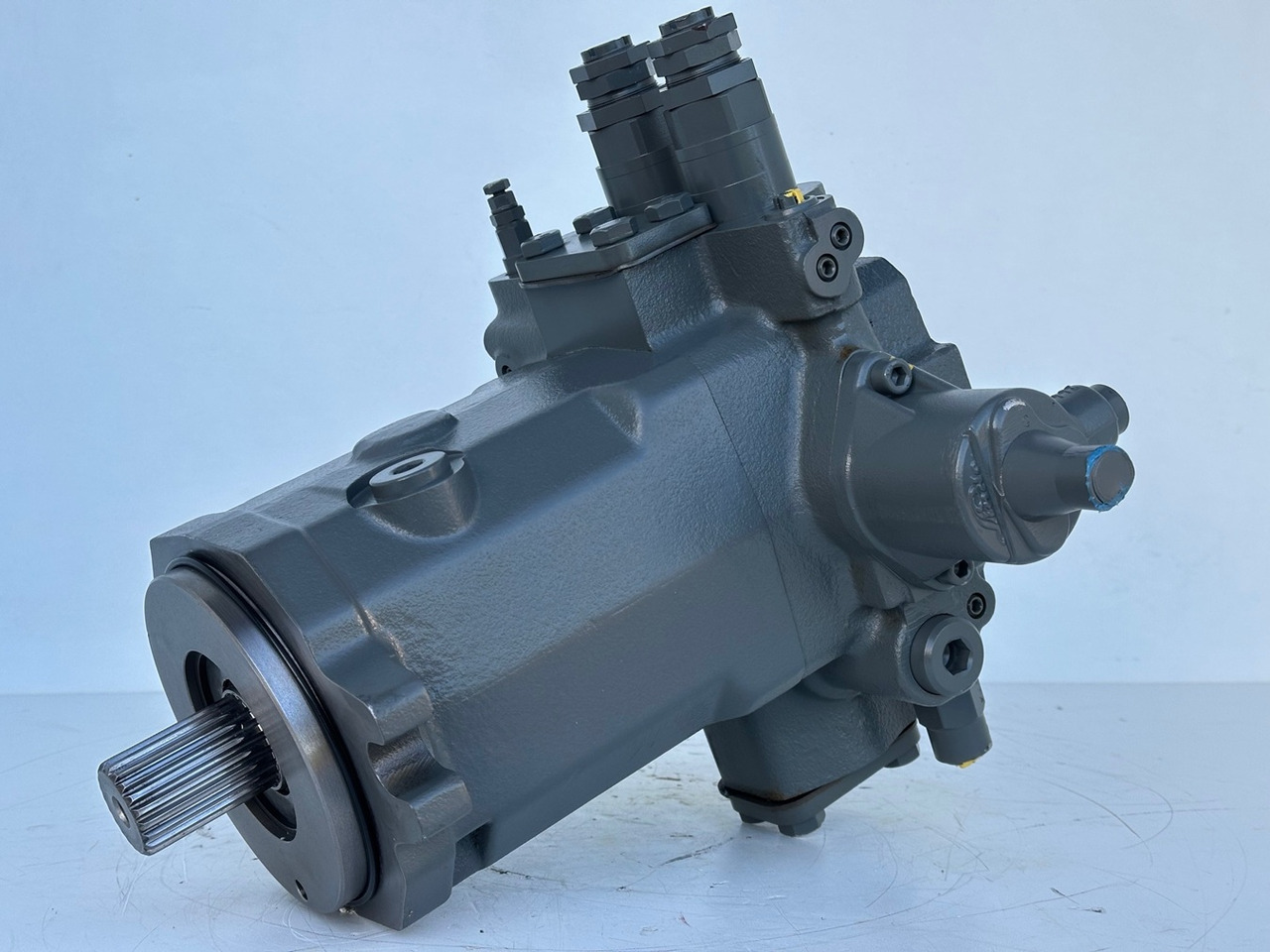 LIEBHERR - LINDE Original Hydromotor Typ:HMF75-02 2560 G 03 mit ID-Nr.10007106. A914 B-LI, A914 LI, A924 B-LI, A924 LI, MG15, MBG12, MG20, MFG10, BG12H #HYX293G00103# - محرك هيدروليكي - حفارة دولاب: صورة 1 LIEBHERR - LINDE Original Hydromotor Typ:HMF75-02 2560 G 03 mit ID-Nr.10007106. A914 B-LI, A914 LI, A924 B-LI, A924 LI, MG15, MBG12, MG20, MFG10, BG12H #HYX293G00103# - محرك هيدروليكي - حفارة دولاب: صورة 1