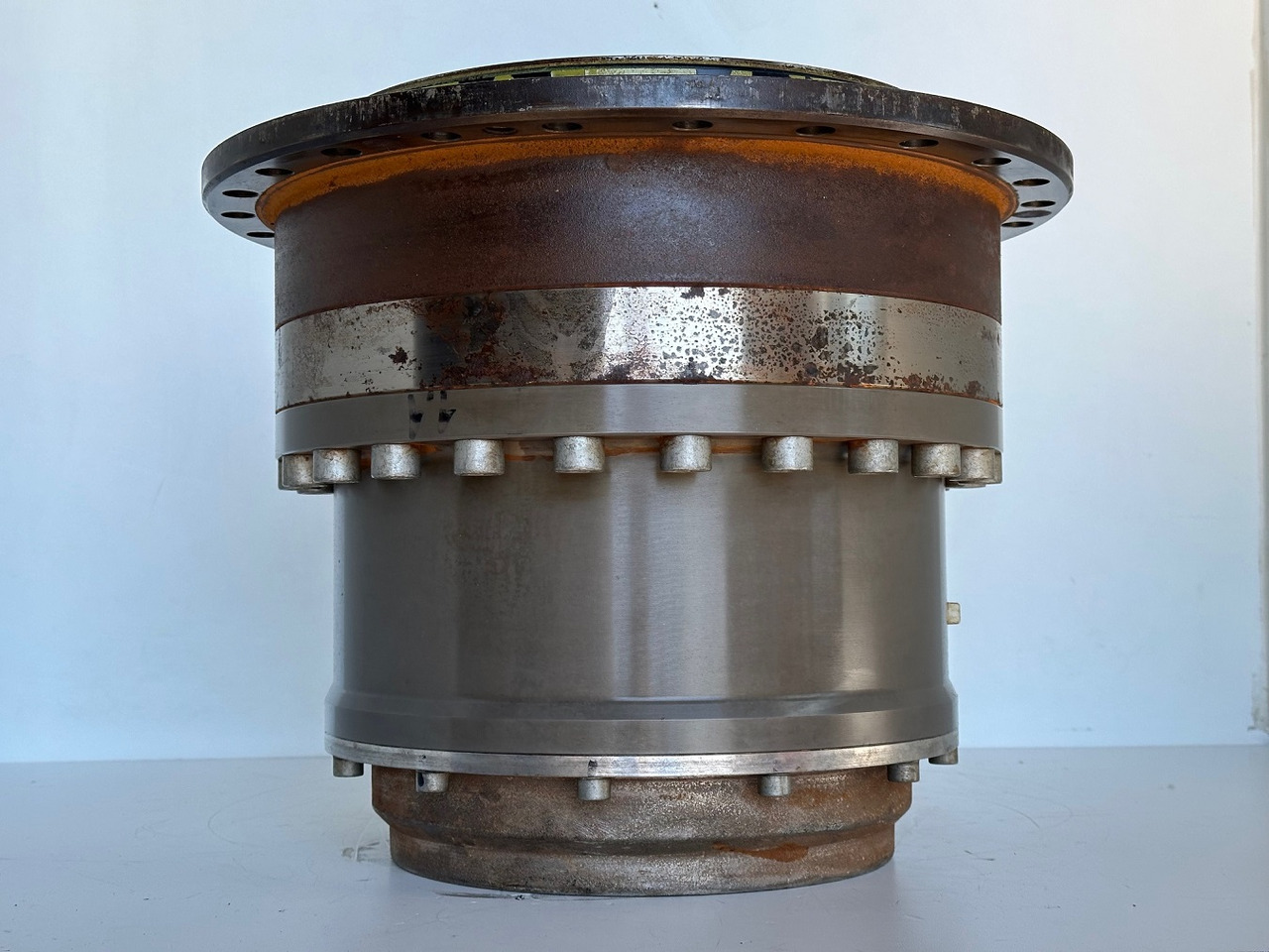 LIEBHERR Original Planetengetriebe ID-Nr.939292201. LI 1010-11,LTM 1200-1,LTM 1200-5-1,LTM 1220-1,LTM 1220-5-1,LTM 1220-5-2,LTM 1230-5-1,LTM 1250-5-1,LTR 1220. #939292201.159-01864# - صندوق التروس - رافعة: صورة 3 LIEBHERR Original Planetengetriebe ID-Nr.939292201. LI 1010-11,LTM 1200-1,LTM 1200-5-1,LTM 1220-1,LTM 1220-5-1,LTM 1220-5-2,LTM 1230-5-1,LTM 1250-5-1,LTR 1220. #939292201.159-01864# - صندوق التروس - رافعة: صورة 3