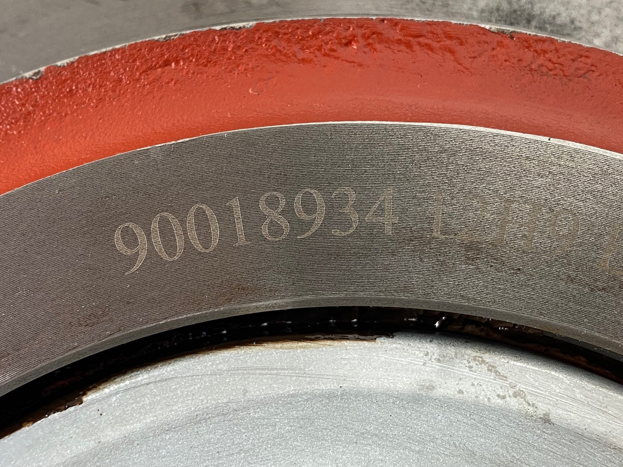 محرك سوينغ - آلات البناء Liebherr Abtriebswellengehäuse ID-Nr.90018934 mit Abtriebswelle ID-Nr.90204999. SAT275/260 - SAT275/261 - SAT275/266 - SAT275/289.  #1972#093#: صورة 17