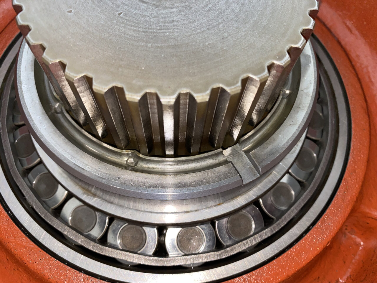 محرك سوينغ - آلات البناء Liebherr Abtriebswellengehäuse ID-Nr.9441707 mit Abtriebswelle ID-Nr.9441713.  SAT300/213 - SAT300/225 - SAT375/219.  A900 C-LI, A944 B-LI, E942,LOS942,LOS944,P942,P944,R942,R944, R944B.  #AB.1555#: صورة 11