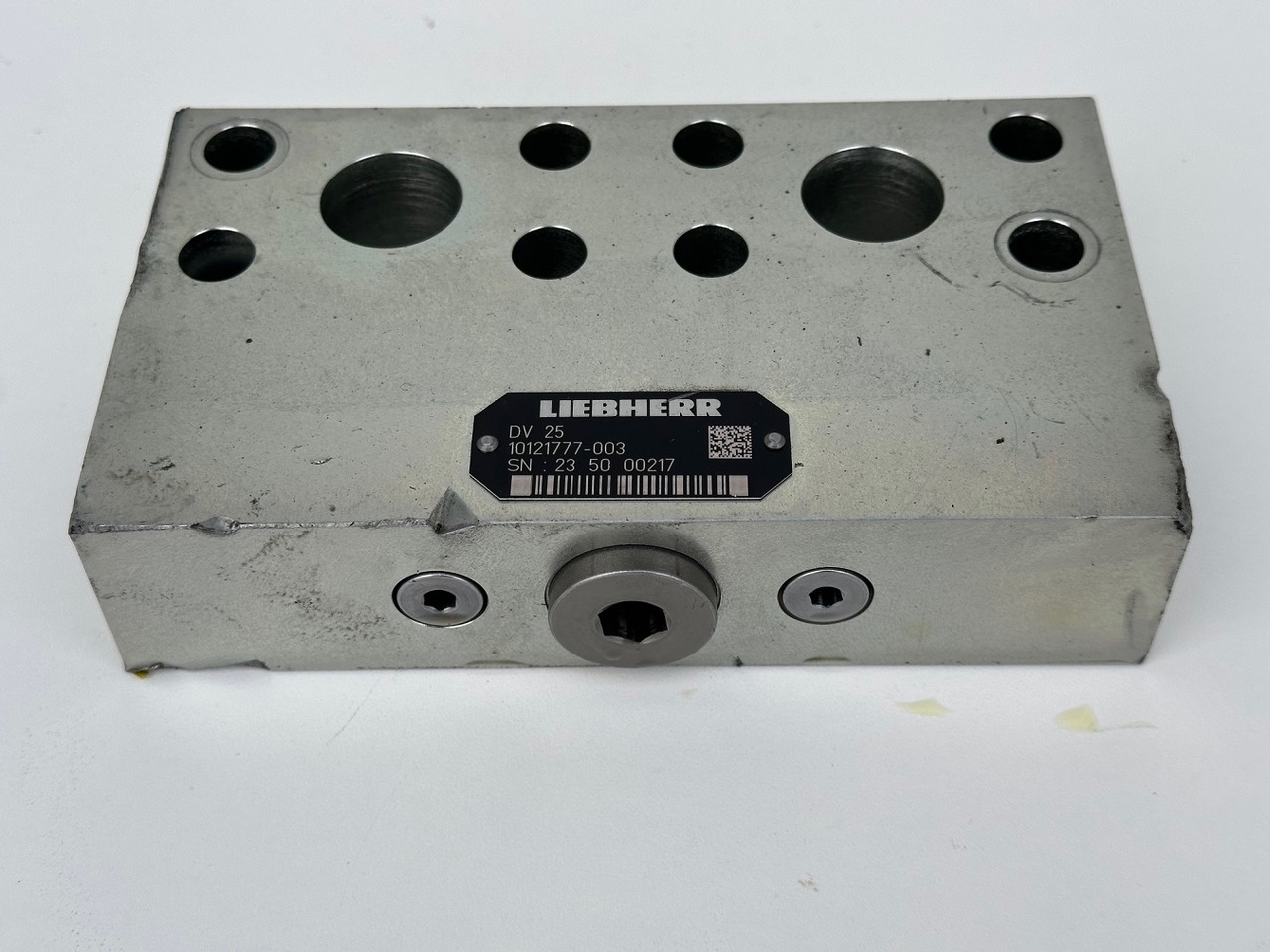 Liebherr Dämpfungsventil ID-Nr.10121777. P924 COMP, P926, R926, R916, R922, R924 COMP, R924, R926 COMP, R926, R930, R936, R946, R950 T, R960 T. #10121777.30.12## - محرك سوينغ - حفارة: صورة 1 Liebherr Dämpfungsventil ID-Nr.10121777. P924 COMP, P926, R926, R916, R922, R924 COMP, R924, R926 COMP, R926, R930, R936, R946, R950 T, R960 T. #10121777.30.12## - محرك سوينغ - حفارة: صورة 1