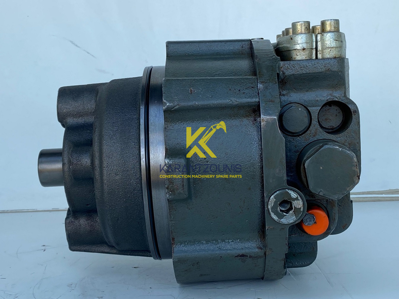 Liebherr Hydraulikeinbaumotor CMVE O 108. ID-Nr.10118562 - ID-Nr.10132610 - ID-Nr.10129048. LOS1916, LOS916, LOS926, R906, R916, R918, R920, R922, R924, R926COMP, R926, R936. #27979# - محرك هيدروليكي - حفار زحاف: صورة 1 Liebherr Hydraulikeinbaumotor CMVE O 108. ID-Nr.10118562 - ID-Nr.10132610 - ID-Nr.10129048. LOS1916, LOS916, LOS926, R906, R916, R918, R920, R922, R924, R926COMP, R926, R936. #27979# - محرك هيدروليكي - حفار زحاف: صورة 1