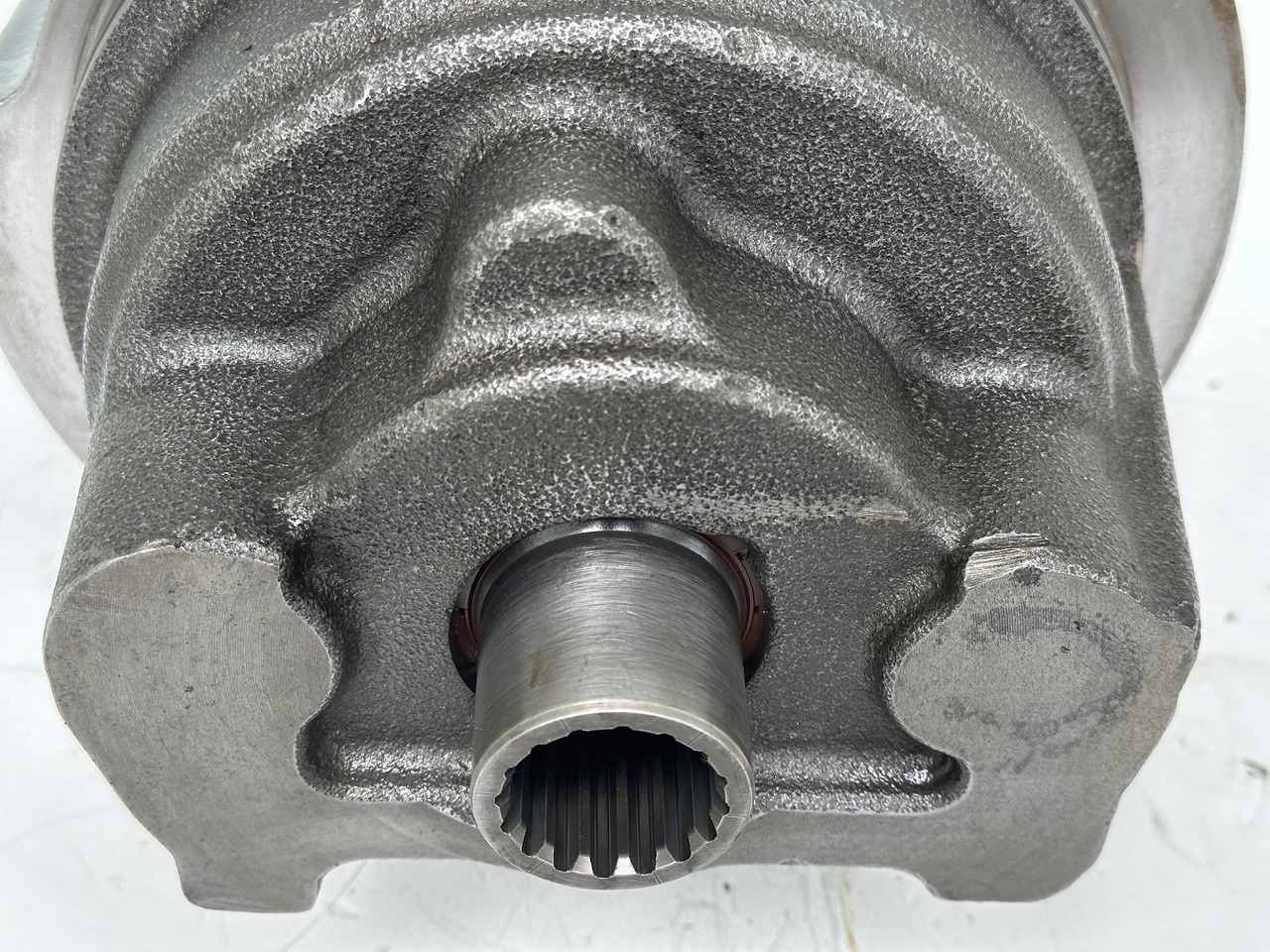 محرك هيدروليكي - آلات البناء Liebherr Hydraulikeinbaumotor CMVE O 108.  ID-Nr.10118562 - ID-Nr.10132610 - ID-Nr.10129048. LOS1916, LOS916, LOS926, R906, R916, R918, R920, R922, R924, R926COMP, R926, R936. #28314#: صورة 11