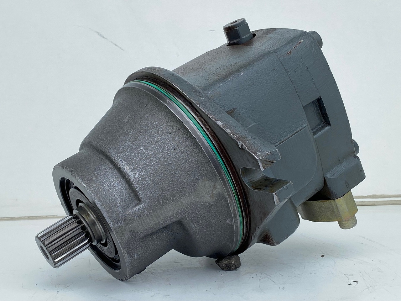 Liebherr Hydraulikeinbaumotor FMF090, ID-Nr.10120382 - ID-Nr.9273168 - ID-Nr.9074075. A900, A944, LH60, E942, EP944, ER944, LOS942, LOS944, P942, P944, R934 TR, R940, R942, R944, R946, R950. #17868 - محرك هيدروليكي - حفار زحاف: صورة 2 Liebherr Hydraulikeinbaumotor FMF090, ID-Nr.10120382 - ID-Nr.9273168 - ID-Nr.9074075. A900, A944, LH60, E942, EP944, ER944, LOS942, LOS944, P942, P944, R934 TR, R940, R942, R944, R946, R950. #17868 - محرك هيدروليكي - حفار زحاف: صورة 2