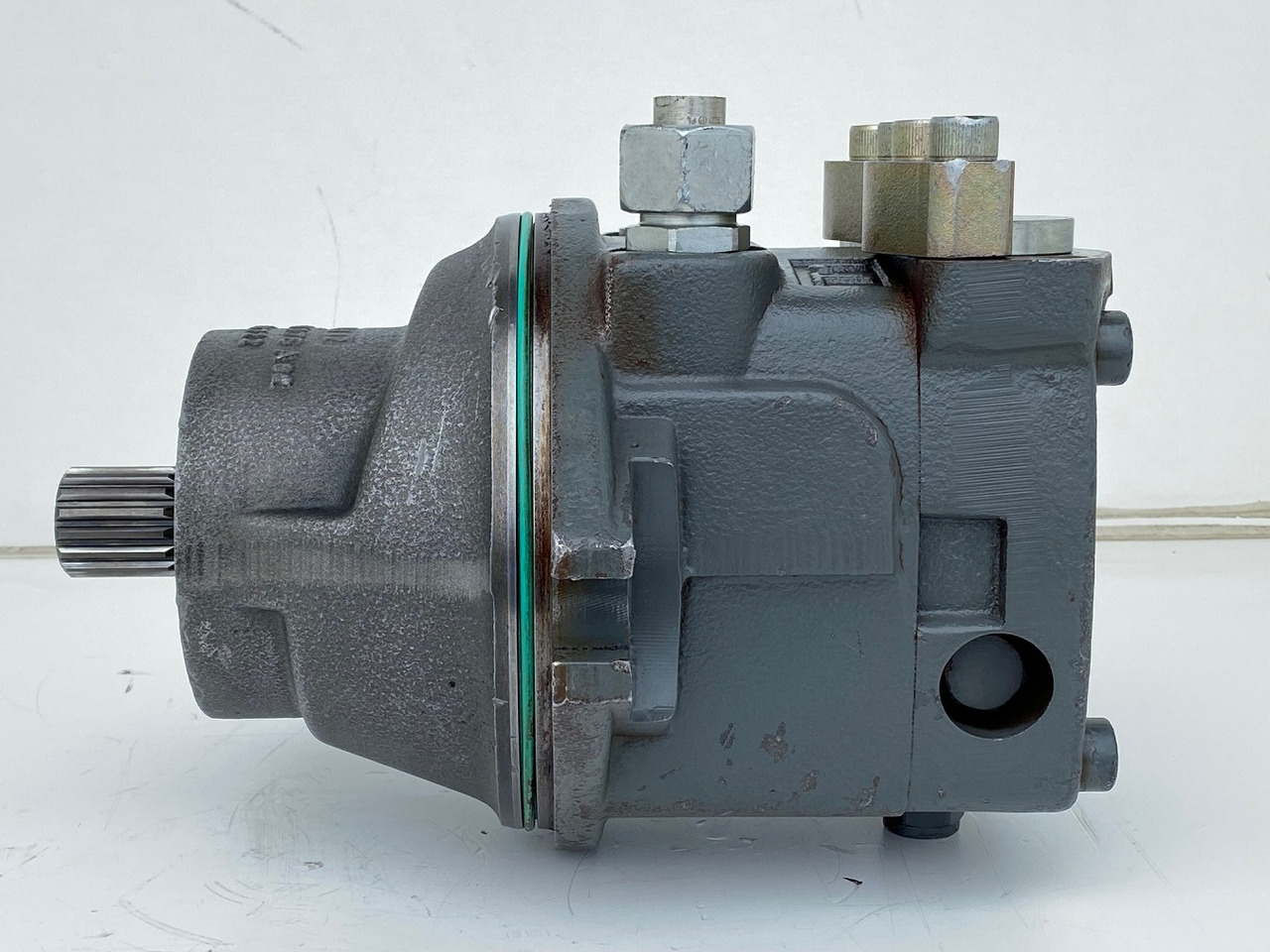 Liebherr Hydraulikeinbaumotor FMF090, ID-Nr.10120382 - ID-Nr.9273168 - ID-Nr.9074075. A900, A944, LH60, E942, EP944, ER944, LOS942, LOS944, P942, P944, R934 TR, R940, R942, R944, R946, R950. #17868 - محرك هيدروليكي - حفار زحاف: صورة 4 Liebherr Hydraulikeinbaumotor FMF090, ID-Nr.10120382 - ID-Nr.9273168 - ID-Nr.9074075. A900, A944, LH60, E942, EP944, ER944, LOS942, LOS944, P942, P944, R934 TR, R940, R942, R944, R946, R950. #17868 - محرك هيدروليكي - حفار زحاف: صورة 4
