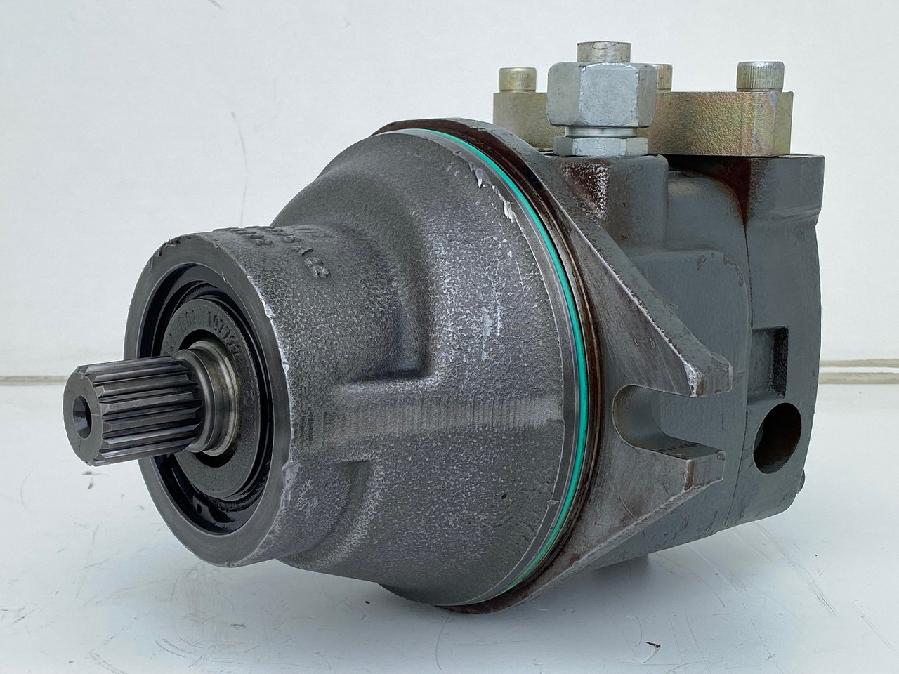 Liebherr Hydraulikeinbaumotor FMF090, ID-Nr.10120382 - ID-Nr.9273168 - ID-Nr.9074075. A900, A944, LH60, E942, EP944, ER944, LOS942, LOS944, P942, P944, R934 TR, R940, R942, R944, R946, R950. #17868 - محرك هيدروليكي - حفار زحاف: صورة 5 Liebherr Hydraulikeinbaumotor FMF090, ID-Nr.10120382 - ID-Nr.9273168 - ID-Nr.9074075. A900, A944, LH60, E942, EP944, ER944, LOS942, LOS944, P942, P944, R934 TR, R940, R942, R944, R946, R950. #17868 - محرك هيدروليكي - حفار زحاف: صورة 5
