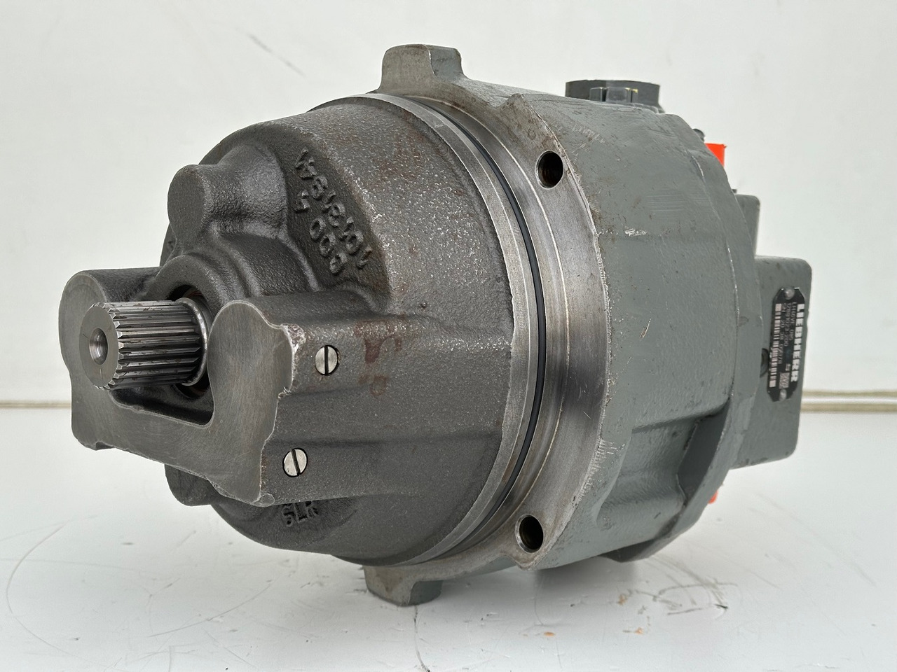Liebherr Hydraulikeinbaumotor LH46VE 085. ID-Nr.12421312 - ID-Nr.12881023. LO1926, LOS926 K-LC, R922, R924, R926, R926 K-LC, R930 T. #20.38.0978# - محرك هيدروليكي - آلات البناء: صورة 1 Liebherr Hydraulikeinbaumotor LH46VE 085. ID-Nr.12421312 - ID-Nr.12881023. LO1926, LOS926 K-LC, R922, R924, R926, R926 K-LC, R930 T. #20.38.0978# - محرك هيدروليكي - آلات البناء: صورة 1