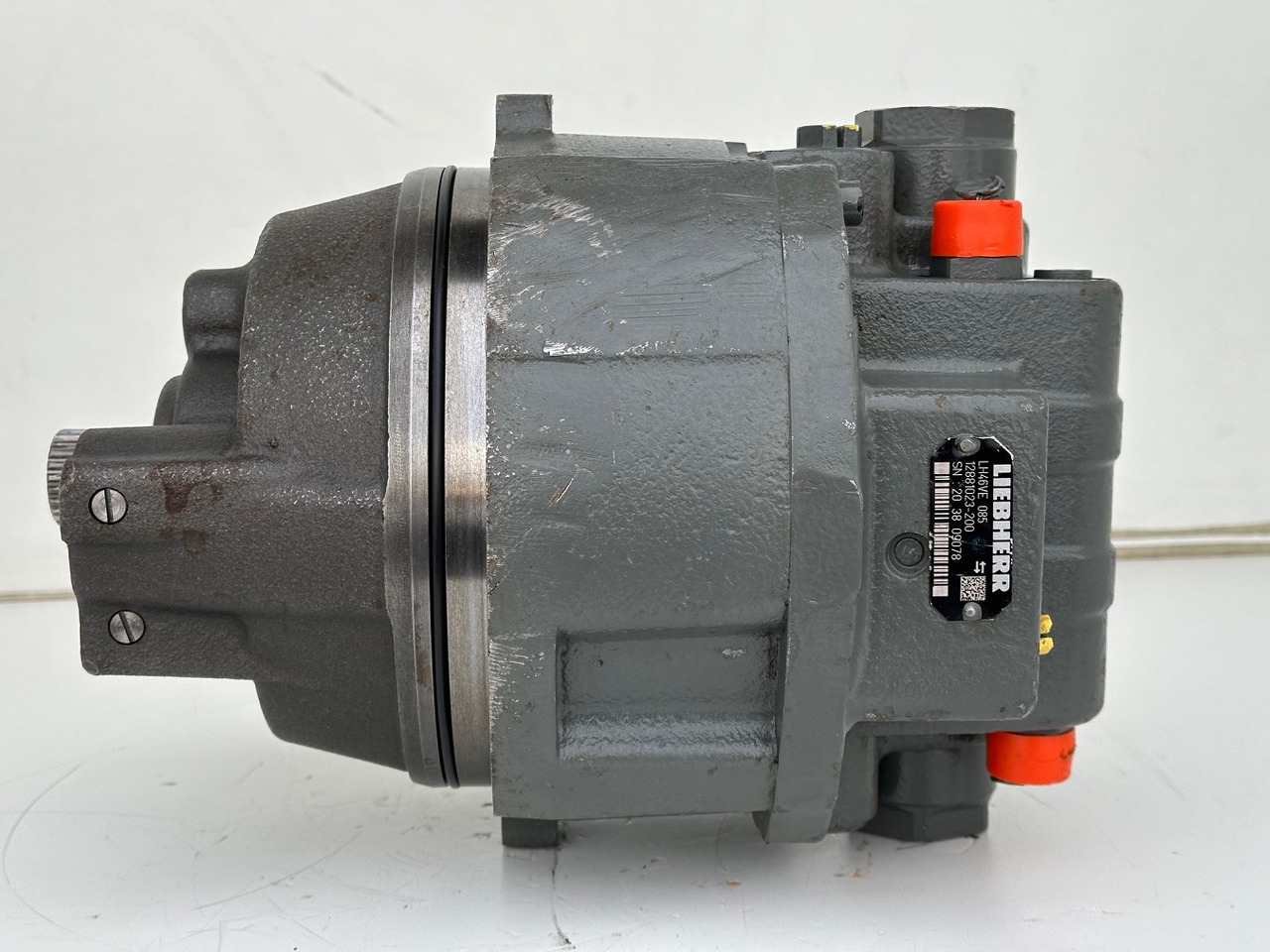 Liebherr Hydraulikeinbaumotor LH46VE 085. ID-Nr.12421312 - ID-Nr.12881023. LO1926, LOS926 K-LC, R922, R924, R926, R926 K-LC, R930 T. #20.38.0978# - محرك هيدروليكي - آلات البناء: صورة 3 Liebherr Hydraulikeinbaumotor LH46VE 085. ID-Nr.12421312 - ID-Nr.12881023. LO1926, LOS926 K-LC, R922, R924, R926, R926 K-LC, R930 T. #20.38.0978# - محرك هيدروليكي - آلات البناء: صورة 3