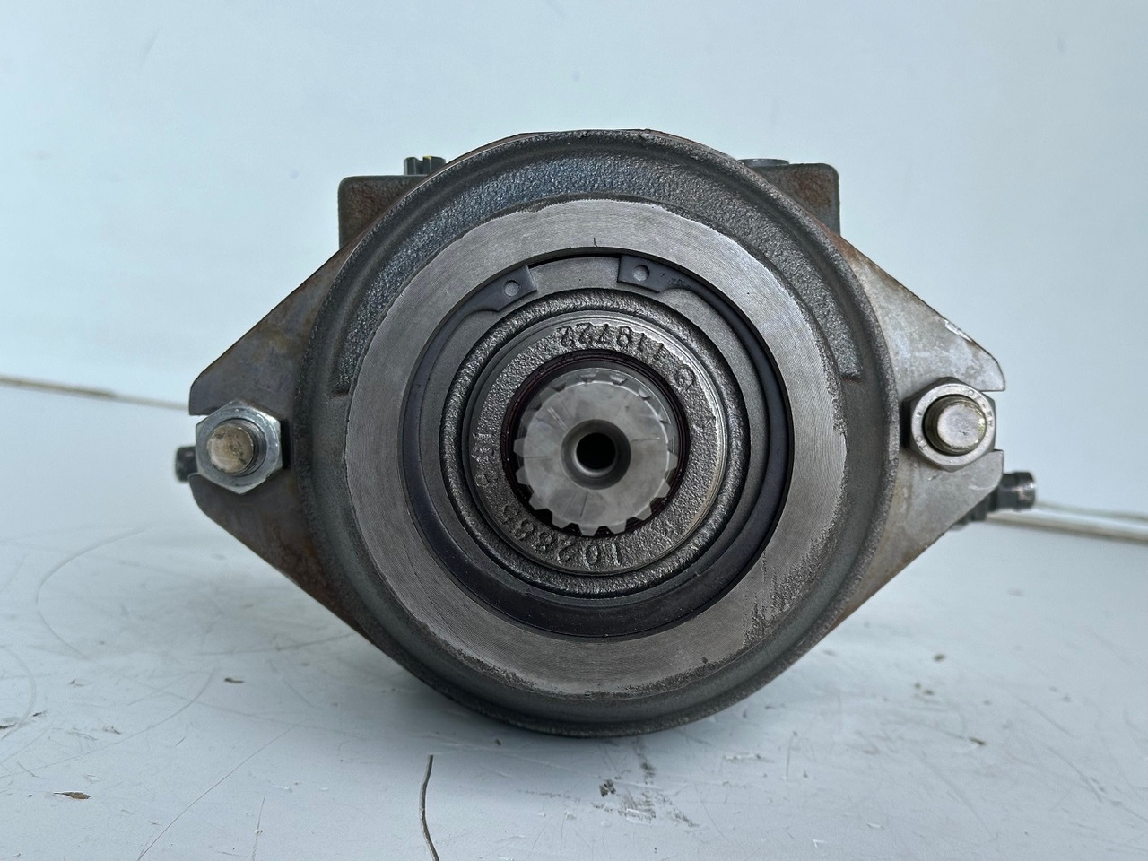 Liebherr Hydraulikeinbaumotor Typ:FMF058, ID-Nr.10122576 - ID-Nr.10145827 - ID-Nr.11371069. LOS1906, P924 COMP , R906, R906 PROTO, R916, R922, R924, R924 COMP, R926 COMP, R926 K LC. #39780# - محرك هيدروليكي - حفارة: صورة 5 Liebherr Hydraulikeinbaumotor Typ:FMF058, ID-Nr.10122576 - ID-Nr.10145827 - ID-Nr.11371069. LOS1906, P924 COMP , R906, R906 PROTO, R916, R922, R924, R924 COMP, R926 COMP, R926 K LC. #39780# - محرك هيدروليكي - حفارة: صورة 5