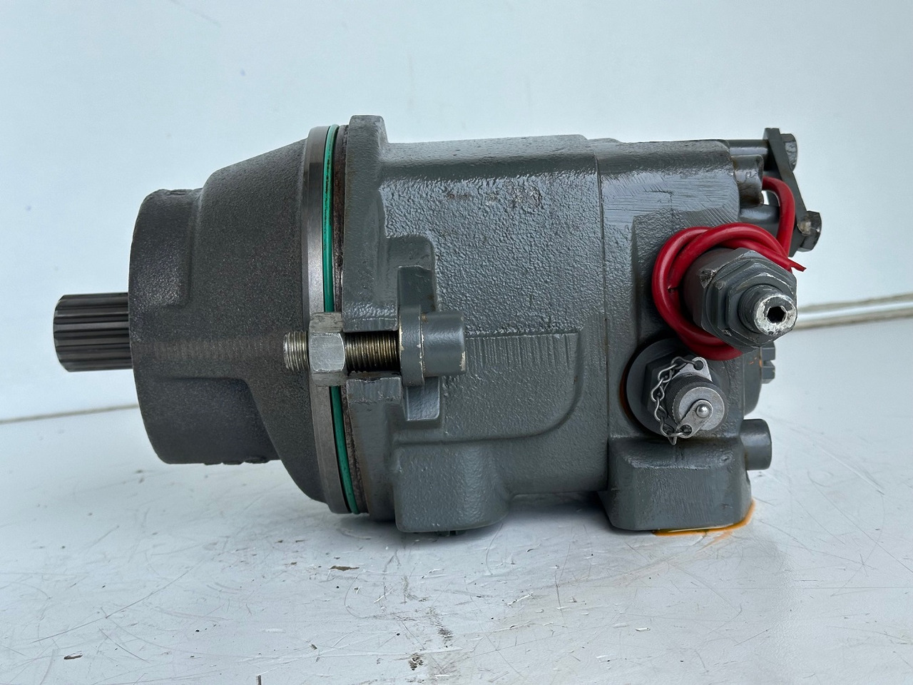 Liebherr Hydraulikeinbaumotor Typ:FMF058, ID-Nr.10122576 - ID-Nr.10145827 - ID-Nr.11371069. LOS1906, P924 COMP , R906, R906 PROTO, R916, R922, R924, R924 COMP, R926 COMP, R926 K LC. #39780# - محرك هيدروليكي - حفارة: صورة 4 Liebherr Hydraulikeinbaumotor Typ:FMF058, ID-Nr.10122576 - ID-Nr.10145827 - ID-Nr.11371069. LOS1906, P924 COMP , R906, R906 PROTO, R916, R922, R924, R924 COMP, R926 COMP, R926 K LC. #39780# - محرك هيدروليكي - حفارة: صورة 4