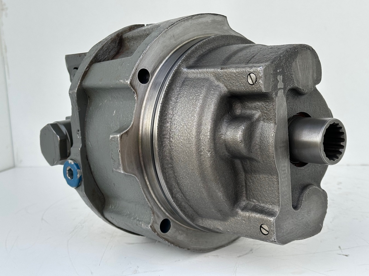 Liebherr Hydraulikeinbaumotor Typ:LH46VE 108. ID-Nr.11428178 . LOS926-1715,R926-1715,R928-1715,R930-1716,R934-1550,R936K-LC,R936K-NLC,R936K-SLC,R938. #11428178.0663# - محرك السفر - آلات البناء: صورة 2 Liebherr Hydraulikeinbaumotor Typ:LH46VE 108. ID-Nr.11428178 . LOS926-1715,R926-1715,R928-1715,R930-1716,R934-1550,R936K-LC,R936K-NLC,R936K-SLC,R938. #11428178.0663# - محرك السفر - آلات البناء: صورة 2