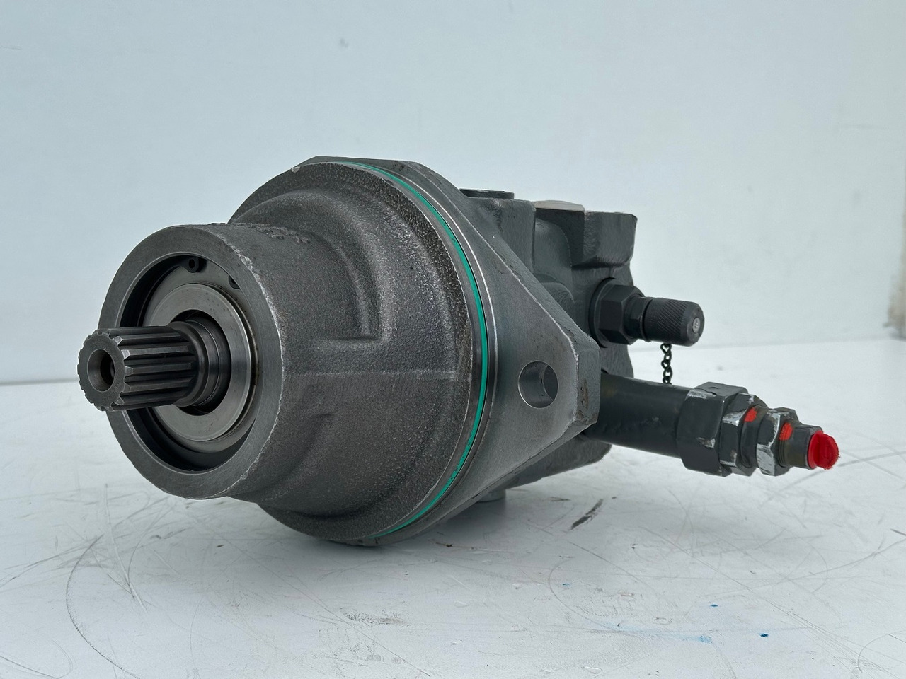 Liebherr Original Hydraulikeinbaumotor FMF045. ID-Nr.12464105. SAT250/287. LH18M, LH22C, LH22M, LH24M, LH26EC, LH26EM, LH26M. #12464105.0854# - محرك سوينغ - آلات البناء: صورة 2 Liebherr Original Hydraulikeinbaumotor FMF045. ID-Nr.12464105. SAT250/287. LH18M, LH22C, LH22M, LH24M, LH26EC, LH26EM, LH26M. #12464105.0854# - محرك سوينغ - آلات البناء: صورة 2
