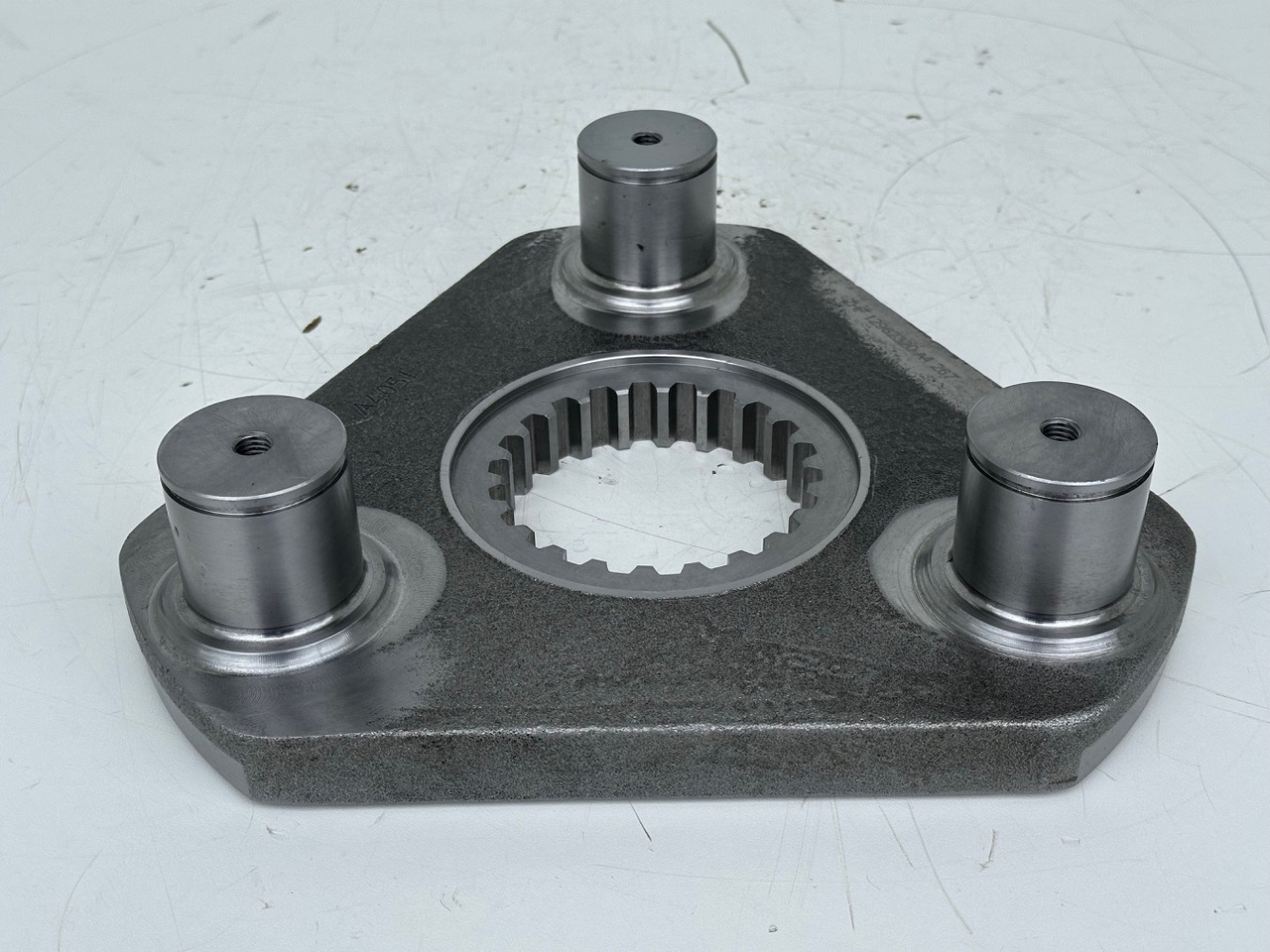 Liebherr Planetenträger ID-Nr.12962320. #12962320.A4.267# - علبة التروس و قطع الغيار - حفارة: صورة 1 Liebherr Planetenträger ID-Nr.12962320. #12962320.A4.267# - علبة التروس و قطع الغيار - حفارة: صورة 1