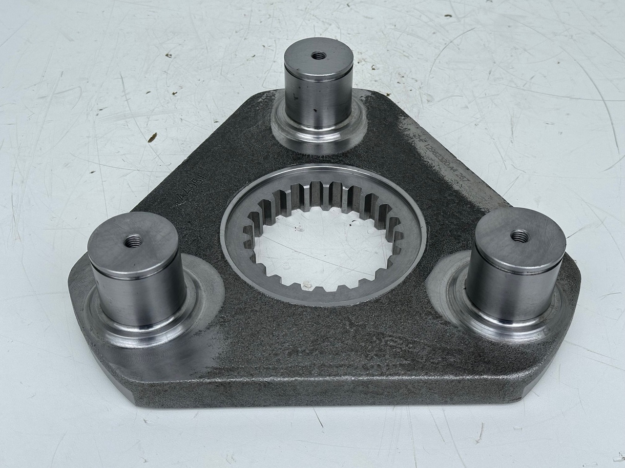 Liebherr Planetenträger ID-Nr.12962320. #12962320.A4.267# - علبة التروس و قطع الغيار - حفارة: صورة 2 Liebherr Planetenträger ID-Nr.12962320. #12962320.A4.267# - علبة التروس و قطع الغيار - حفارة: صورة 2